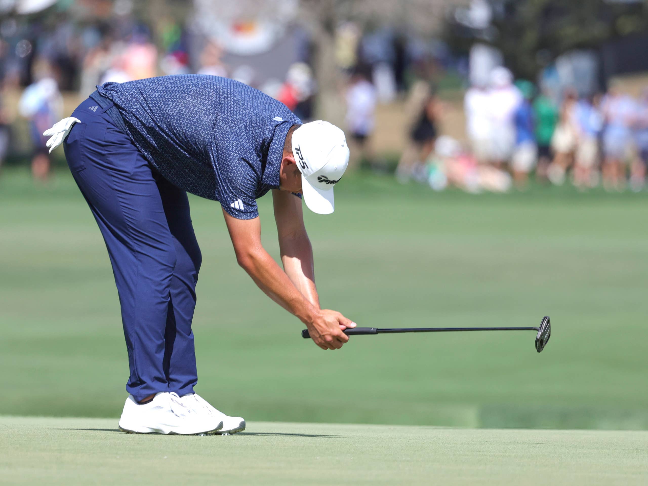 2560x1920 Collin Morikawa's WD Is Golf's Latest Back Warning