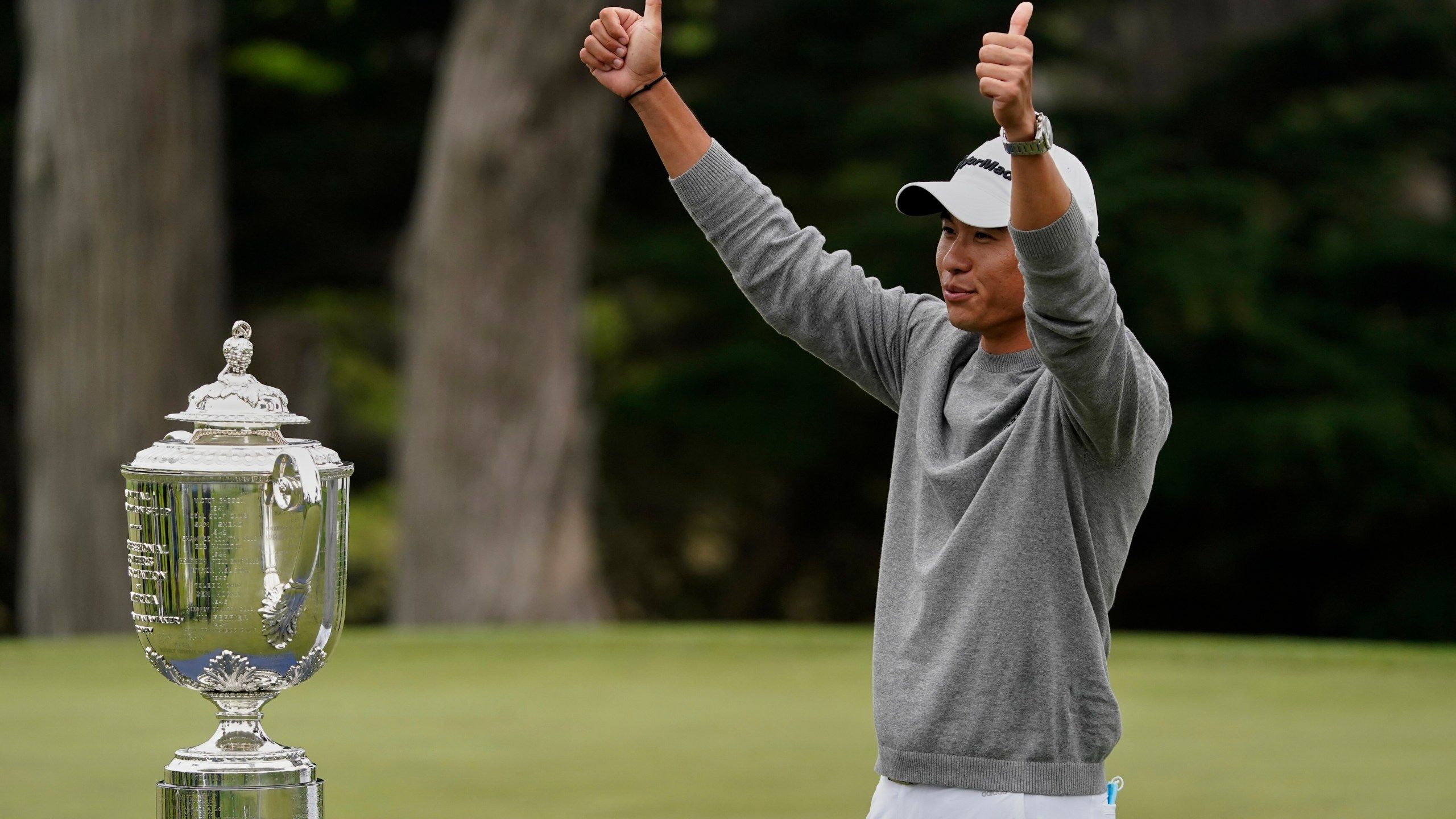 2560x1440 Morikawa quickly goes from college grad to major champion
