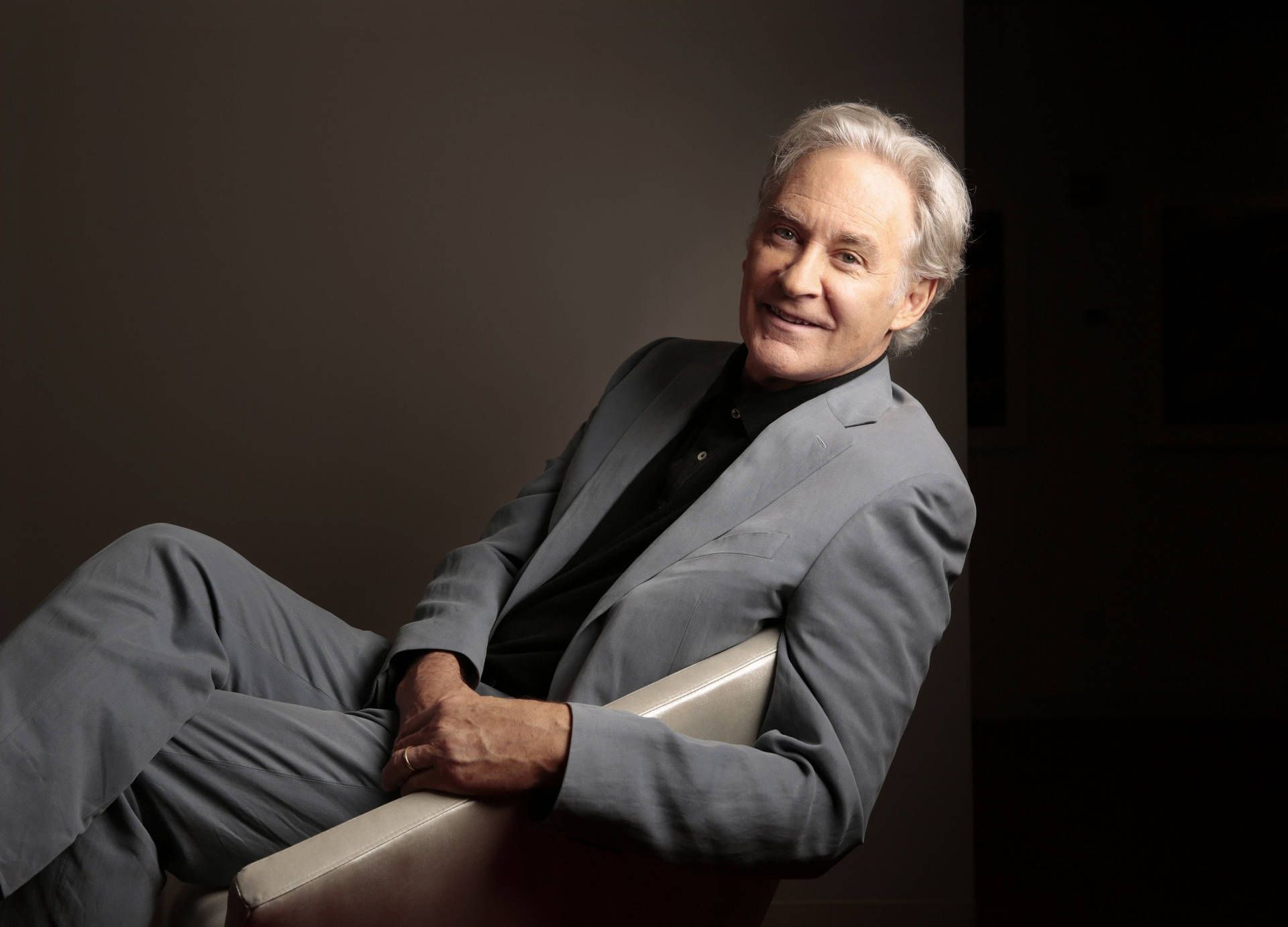 1920x1381 Download Kevin Kline Happy Portrait Photography Wallpaper