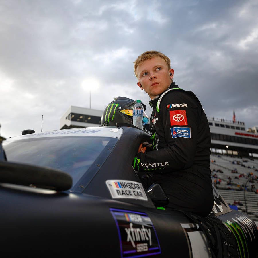 900x900 Ty Gibbs Sitting On Car Window Wallpaper