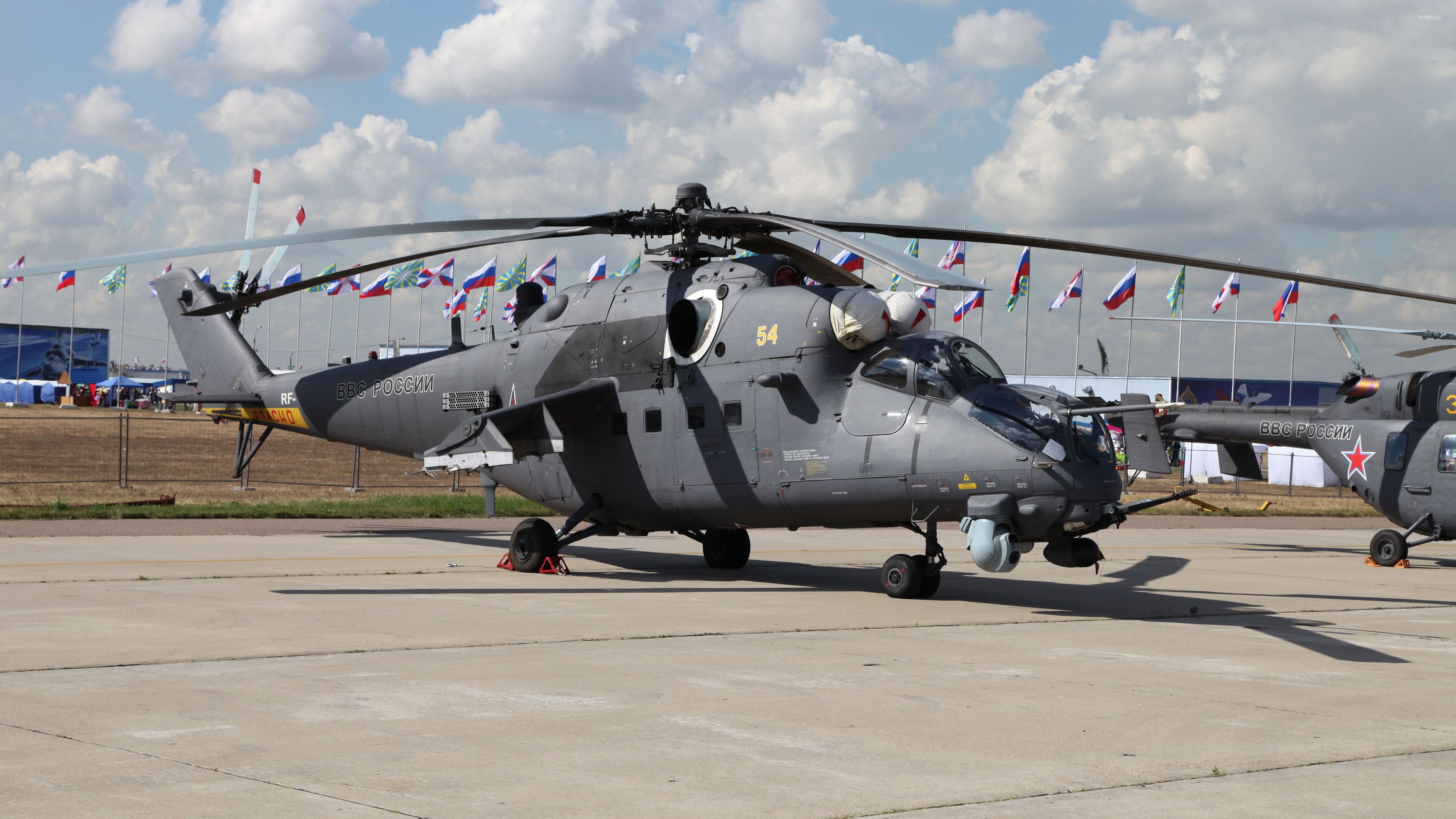 3840x2160 Mil Mi 24 On The Airport Track Wallpaper Wallpaper