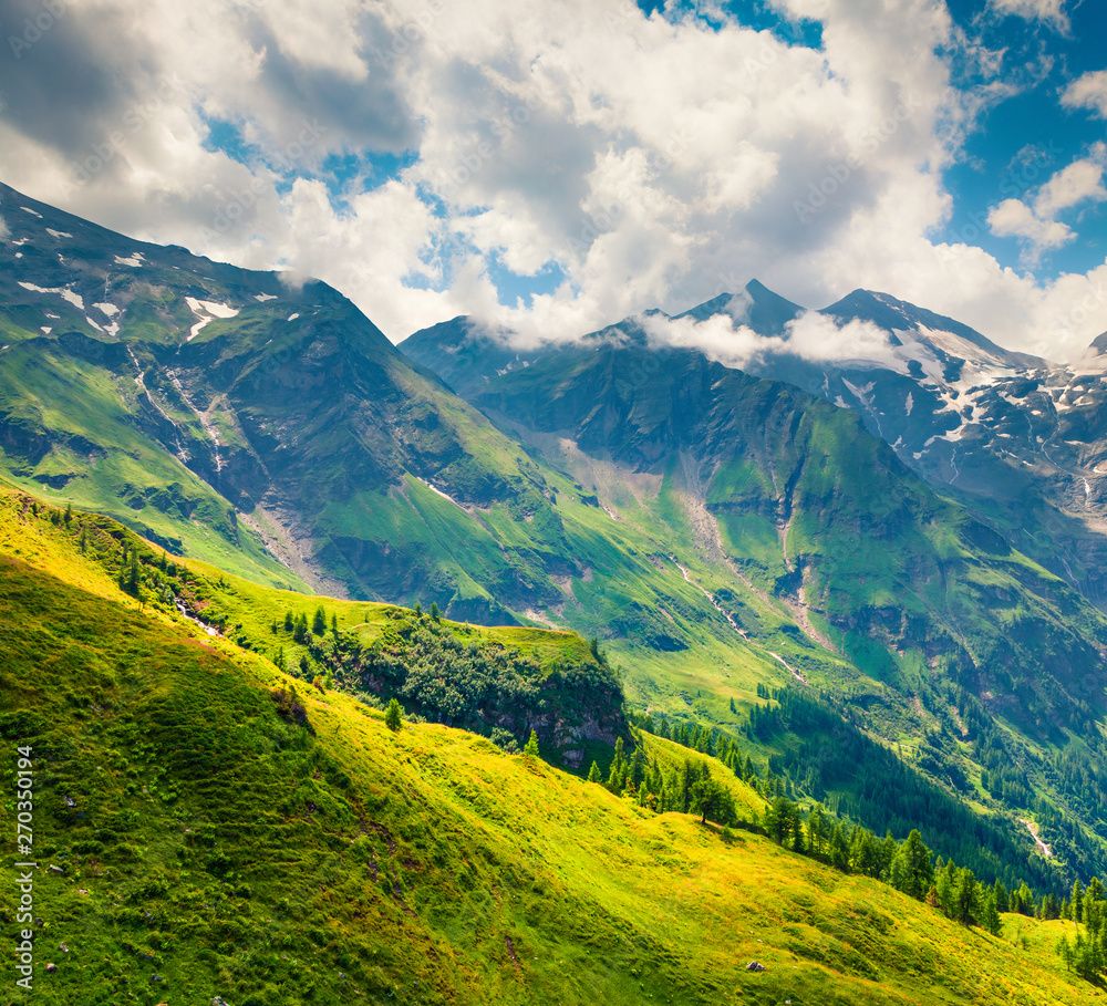 1000x909 Misty morning view of Grossglockner mountain range from Grossglockner High Alpine Road. Sunny outdoor scene in Austrian Alps, Zell am See district, state of Salzburg in Austria, Europe