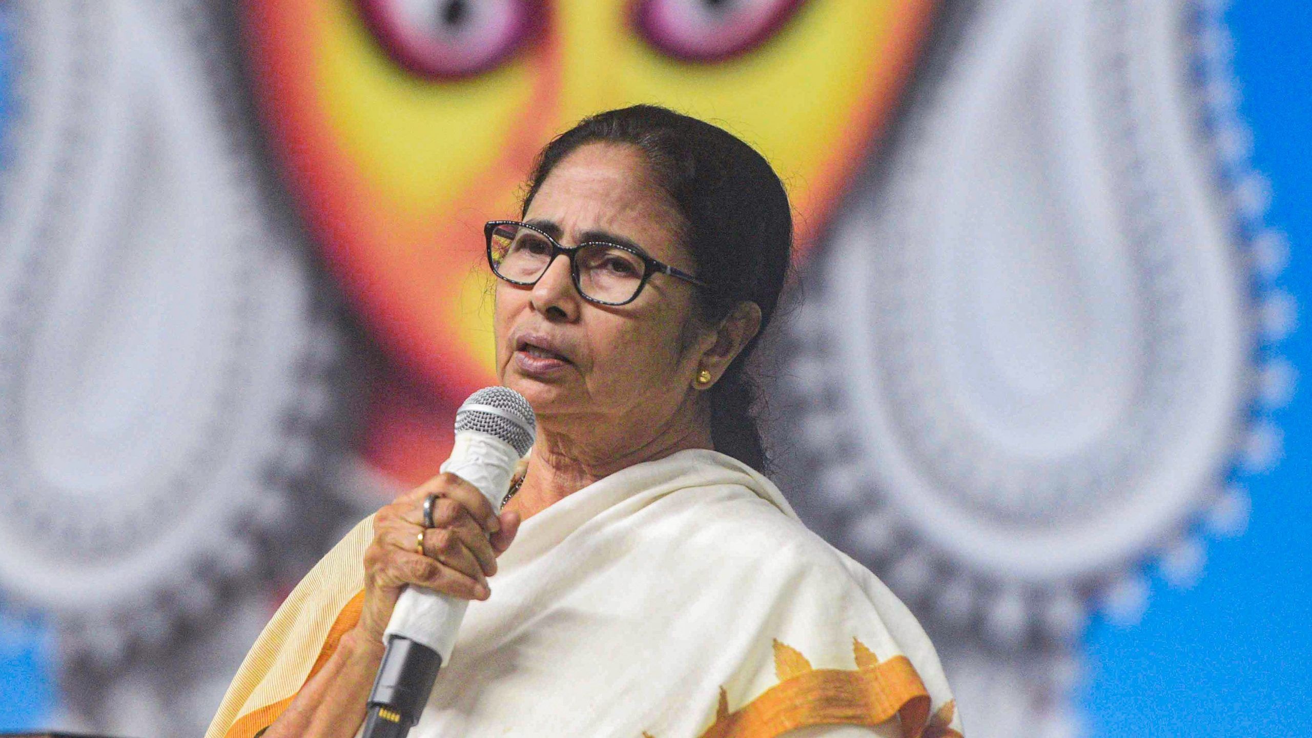 2560x1440 Your mother means our mother : Mamata Banerjee to PM Modi