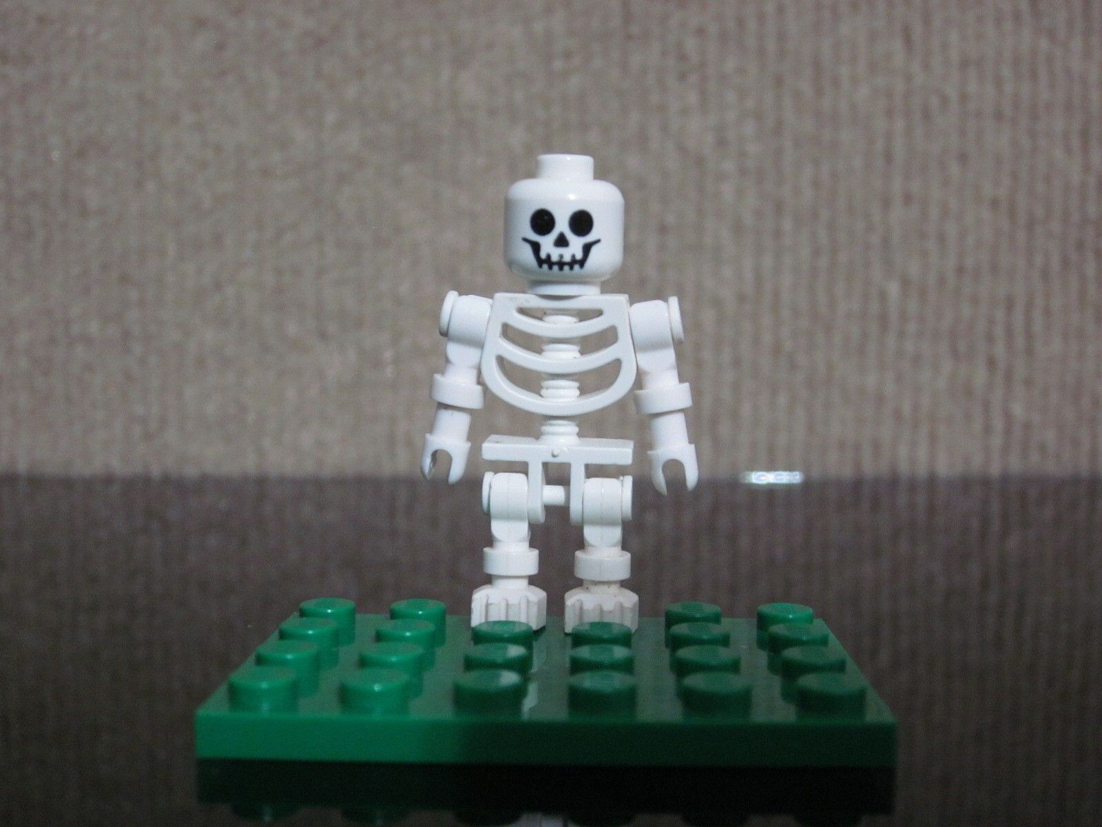 1600x1200 LEGO Skeleton Minifigure w/ Standard Skull