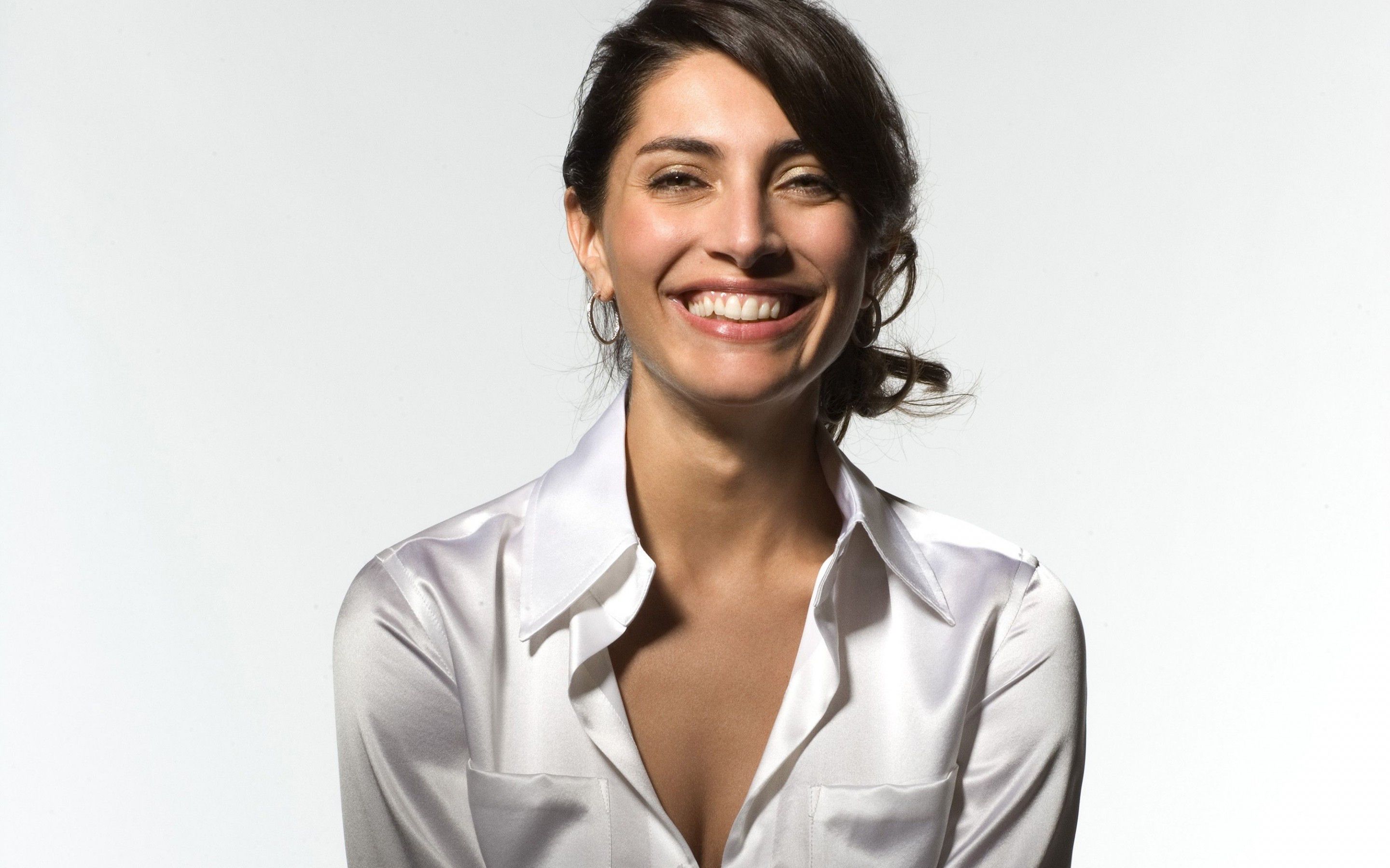 2880x1800 Caterina Murino Wallpaper