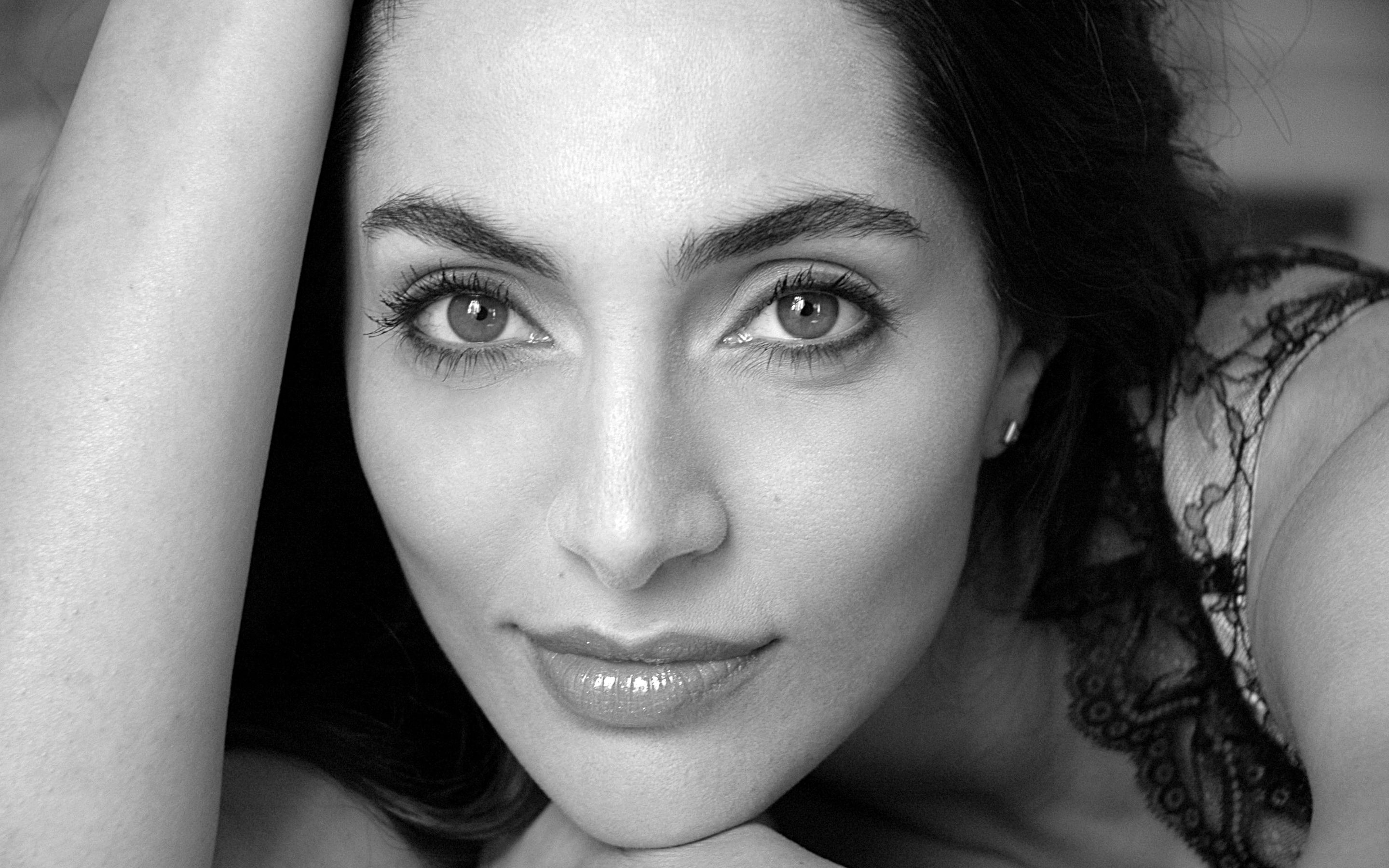 2880x1800 Caterina Murino: Stunning Italian Actress HD Celebrity Portraitx1800
