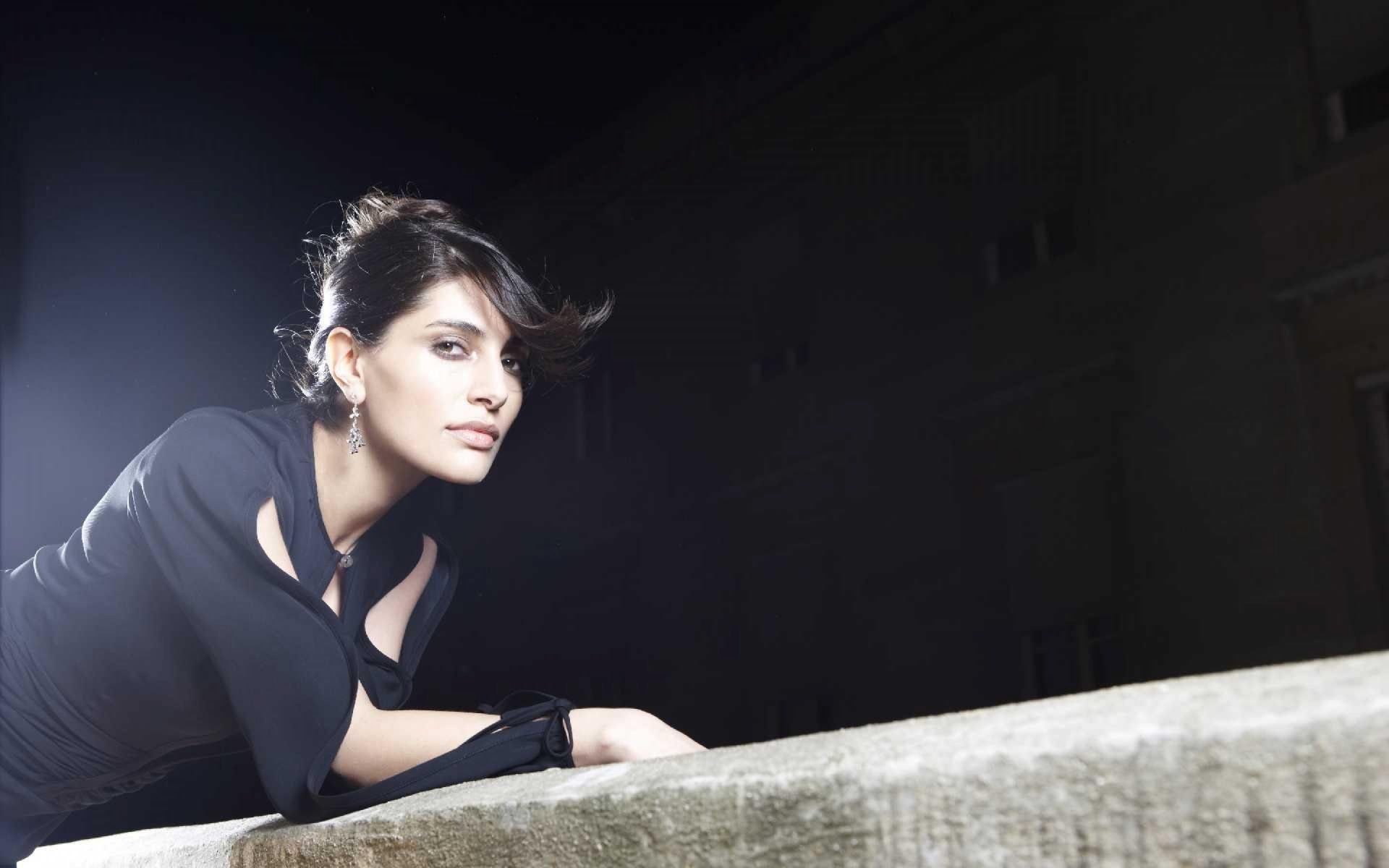 1920x1200 Caterina Murino: Stunning Italian Actress HD Wallpaper Showcasex1800