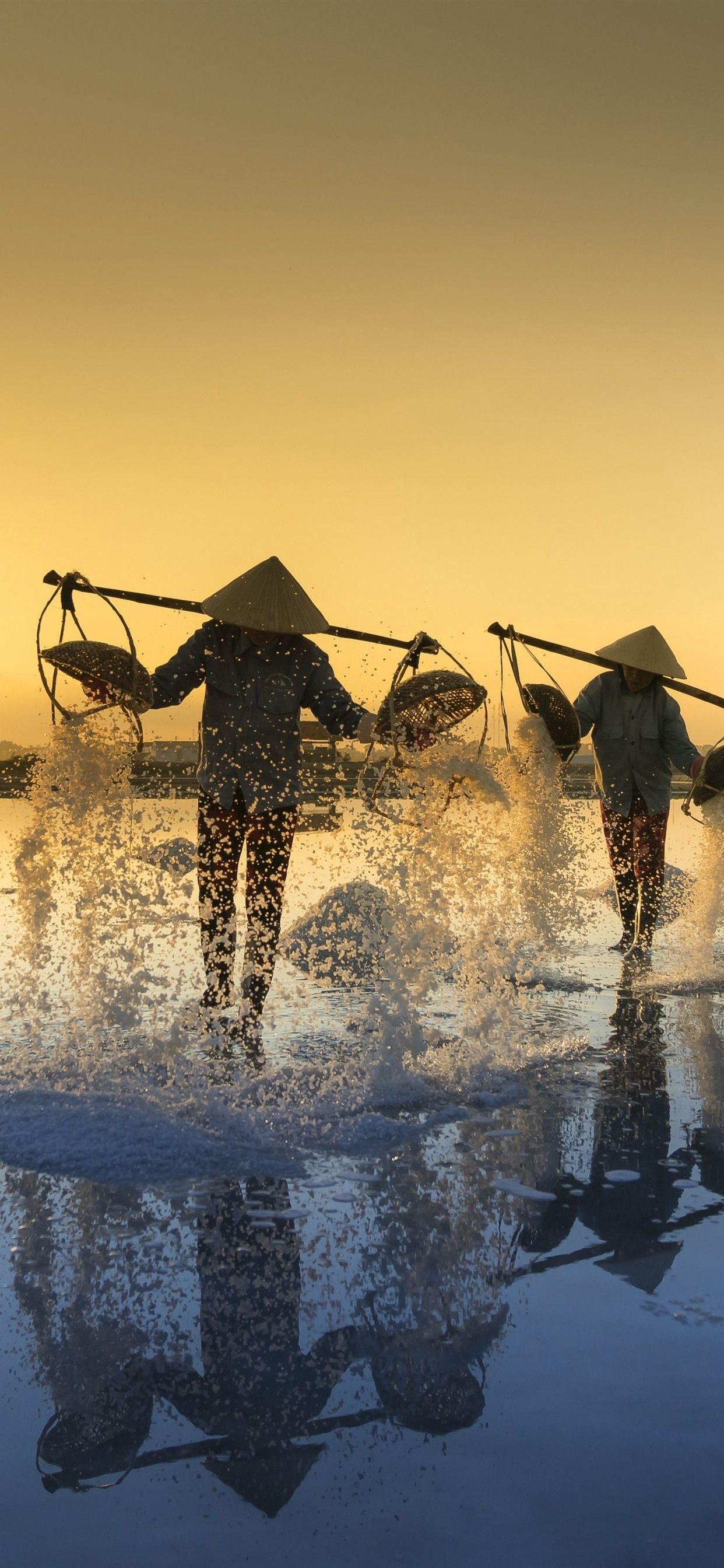 1242x2688 Vietnam, people, salt, morning, sun rays 1242x2688 iPhone 11 Pro