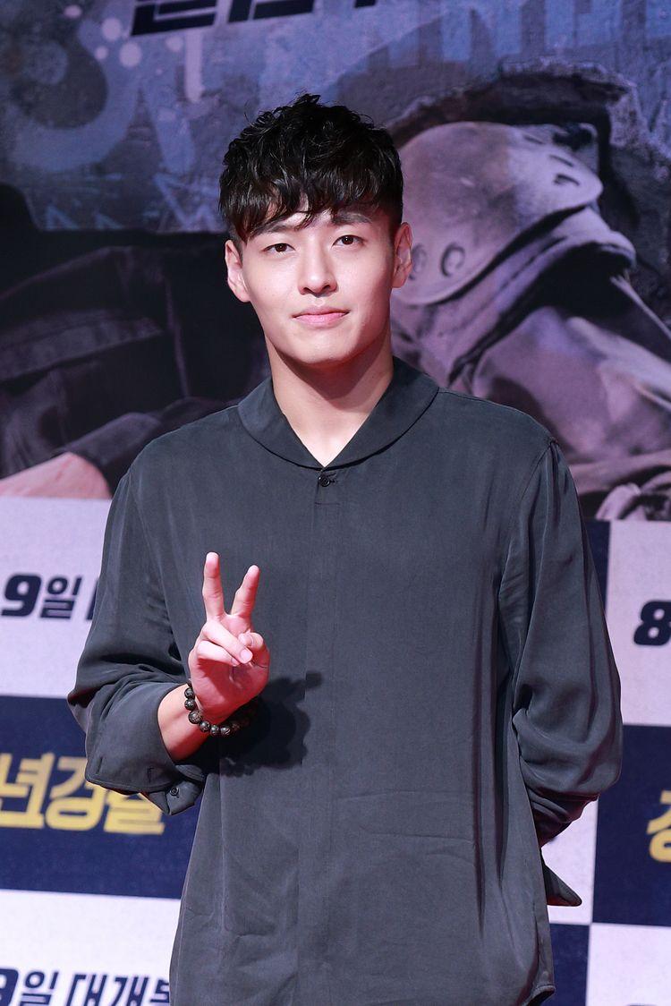 750x1124 Kang Ha Neul