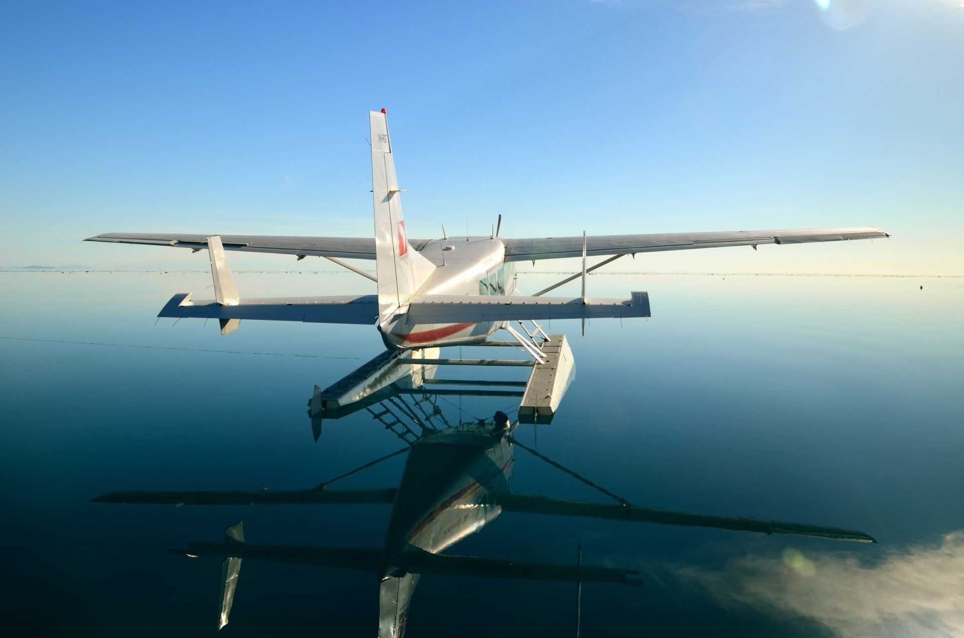 1920x1272 4K Ultra HD Cessna Seaplane Reflection Wallpaper Aerial Vehicle View
