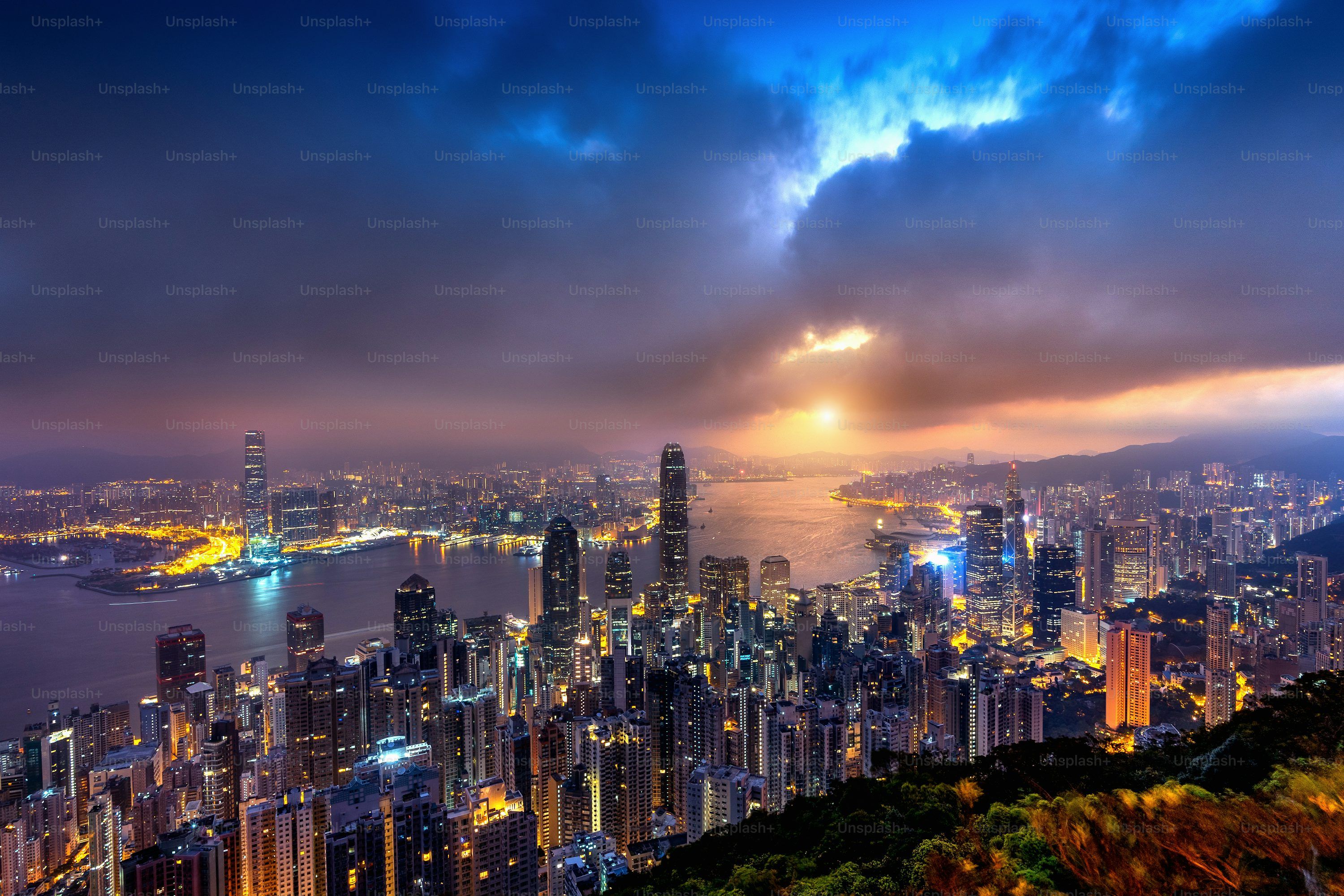 3000x2000 Hong Kong at sunset from the Victoria peak. photo