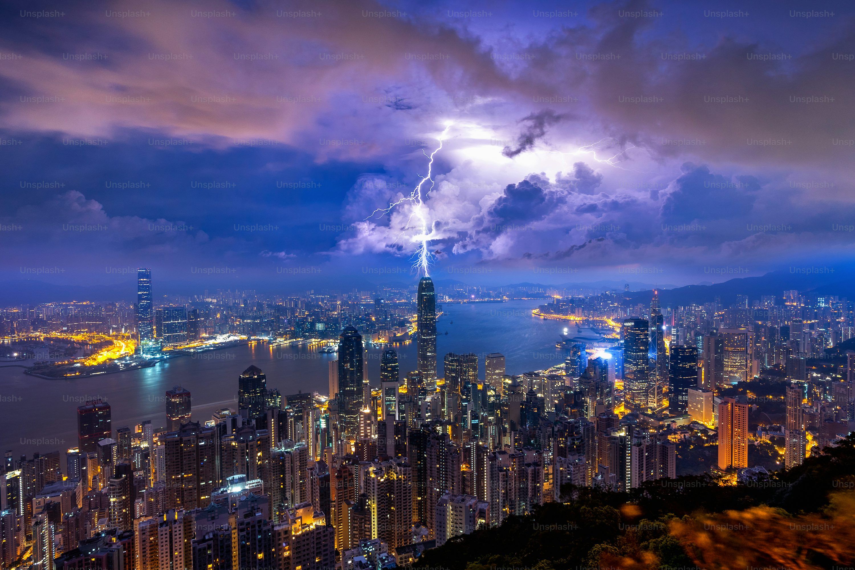 3000x2000 Hong Kong at night from the Victoria peak. photo