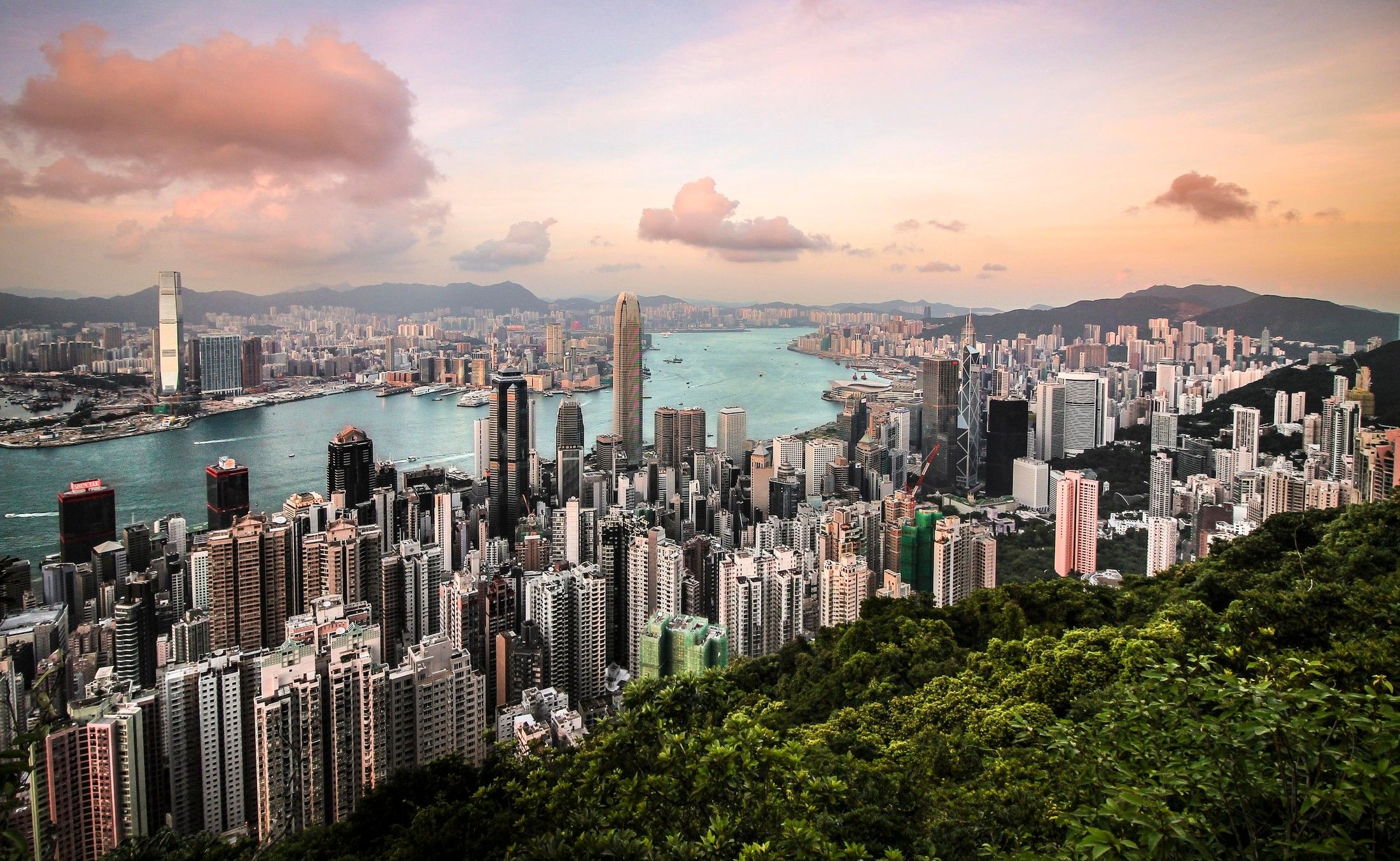 2200x1354 Victoria Peak Peak: Rise above, see Hong Kong's pace