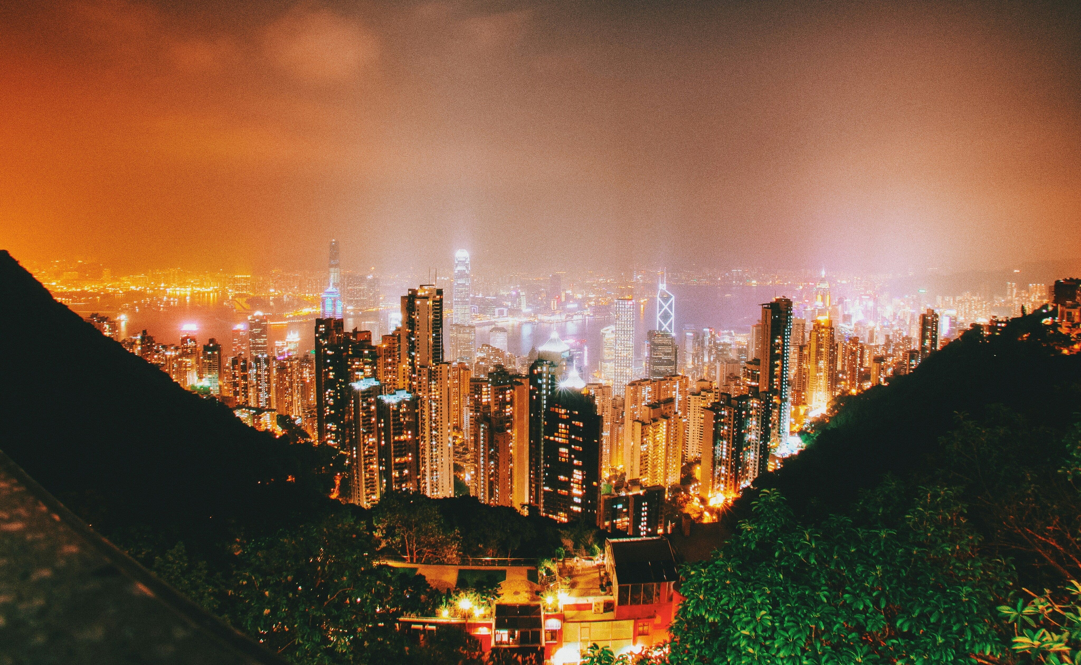 4096x2521 Victoria Peak Hong Kong: A Blend of Nature and Modernity at the Top of