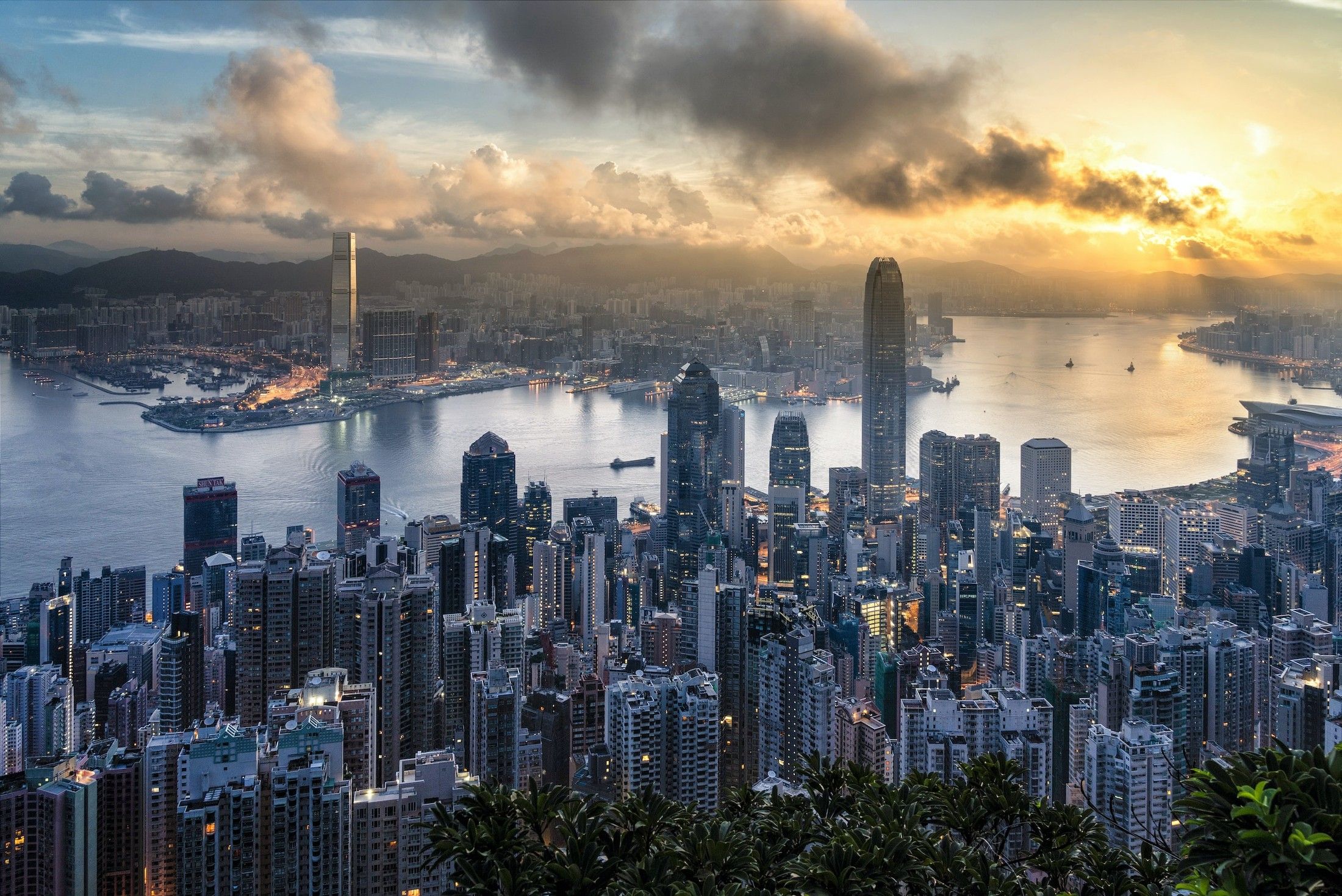 2200x1469 Victoria Peak Peak: Rise above, see Hong Kong's pace