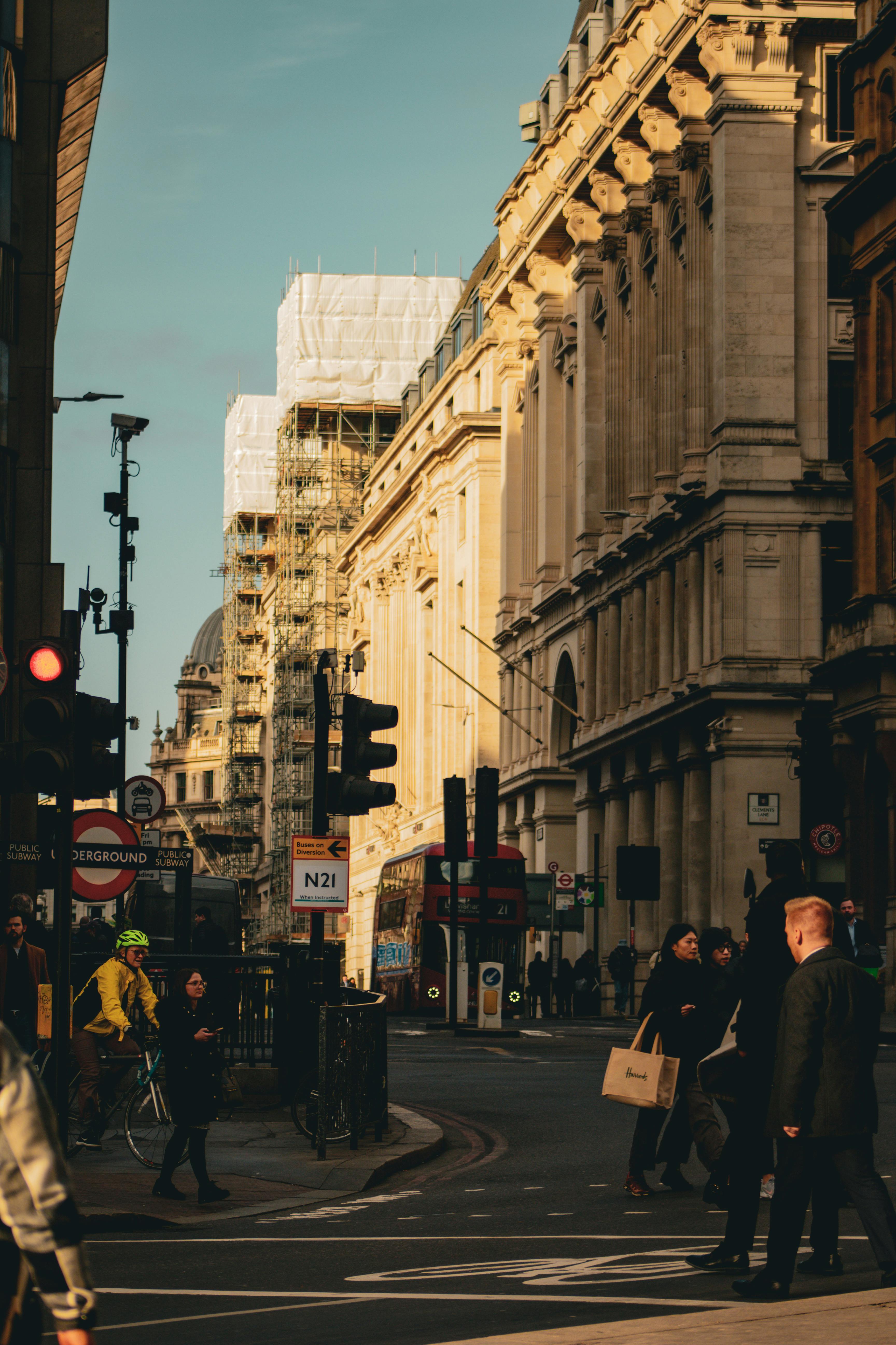 3456x5184 Street in London · Free