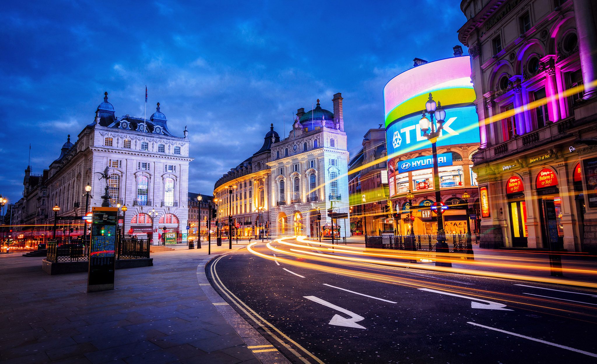 2048x1249 Wallpaper road, light, city, lights, street, England, London, building for mobile and desktop, section город, resolution 2048x1249