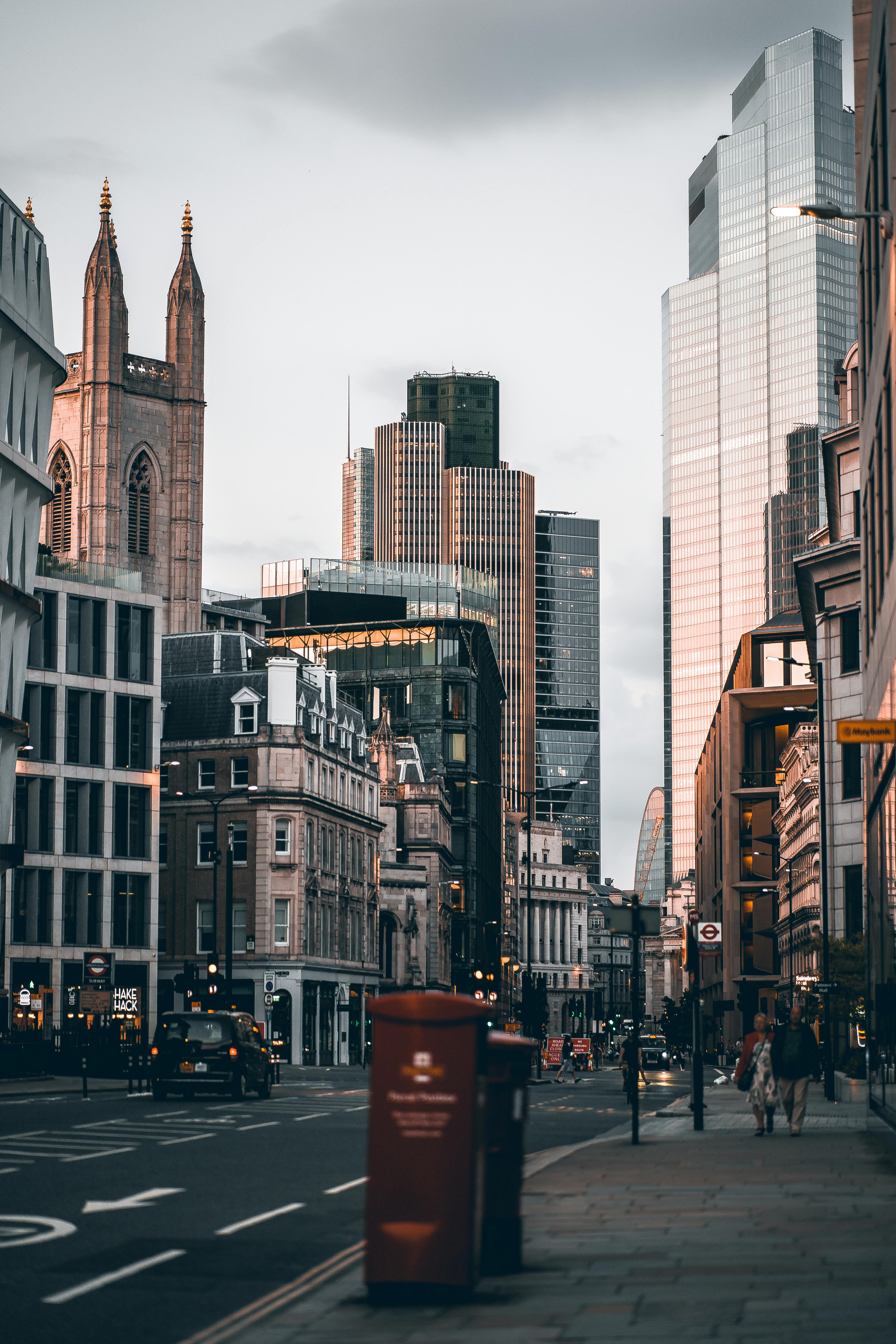 4000x6000 Charming Street View in Central London · Free