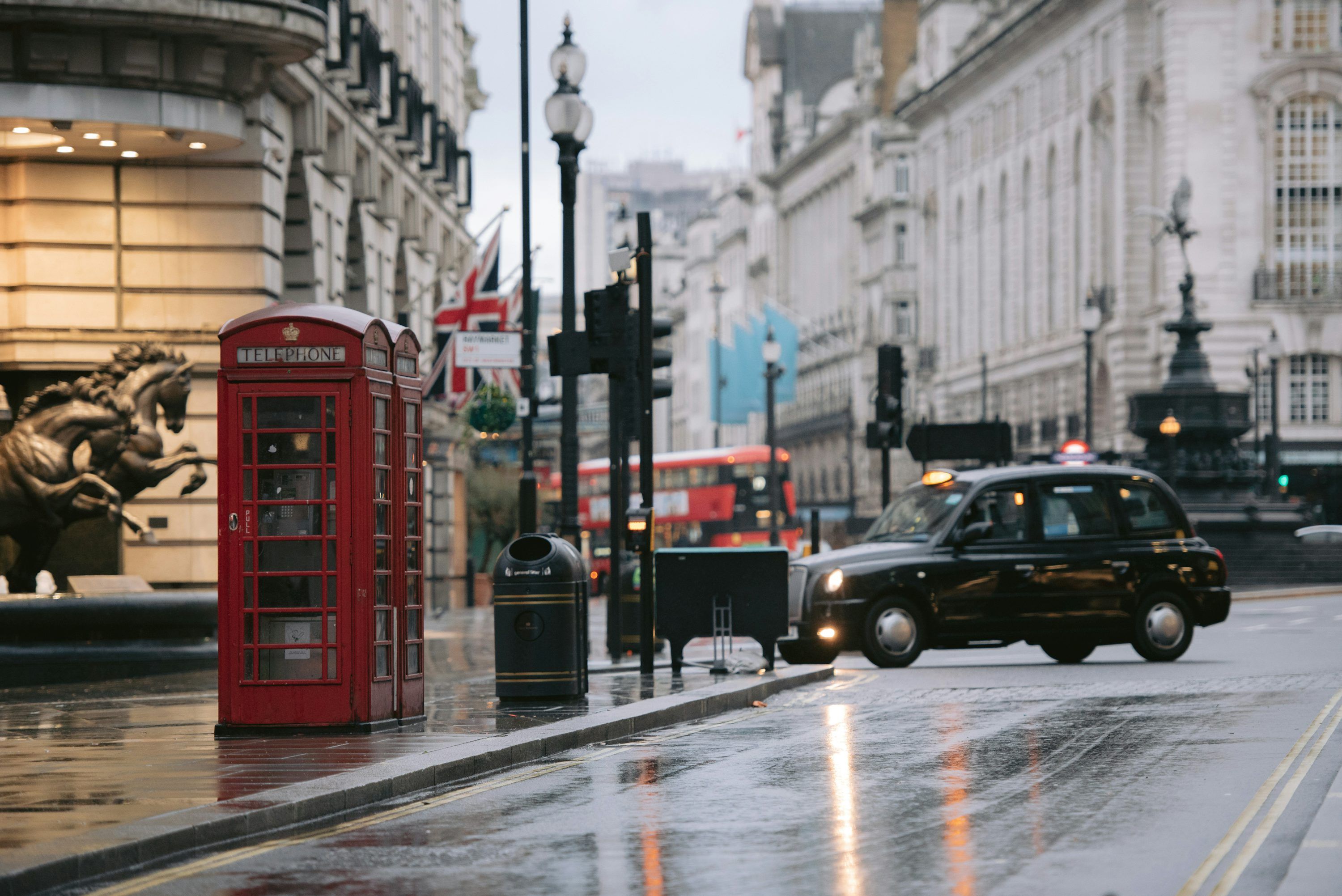 3000x2003 Rainy London Picture. Download Free Image