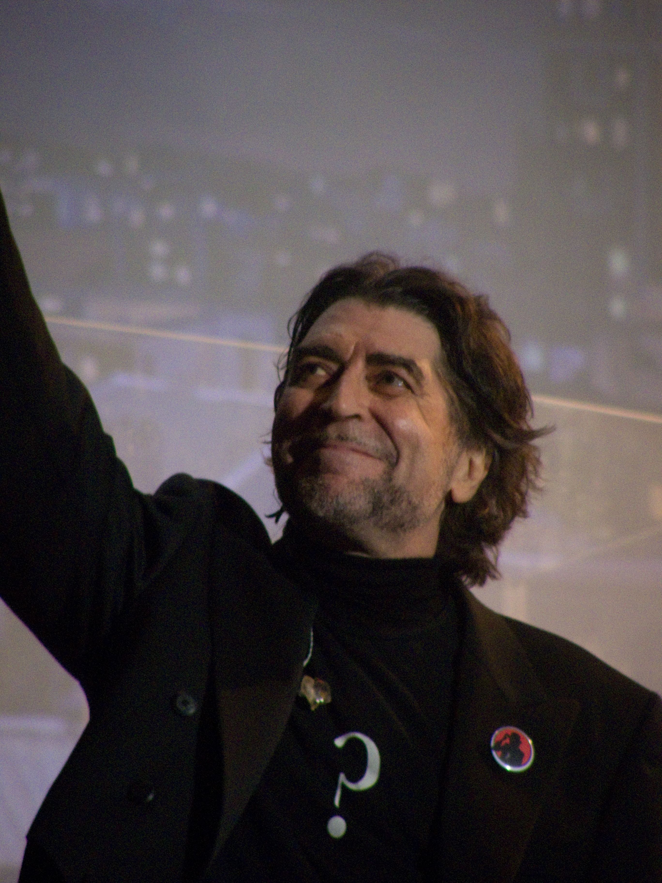 2736x3648 Joaquín Sabina Wallpaper