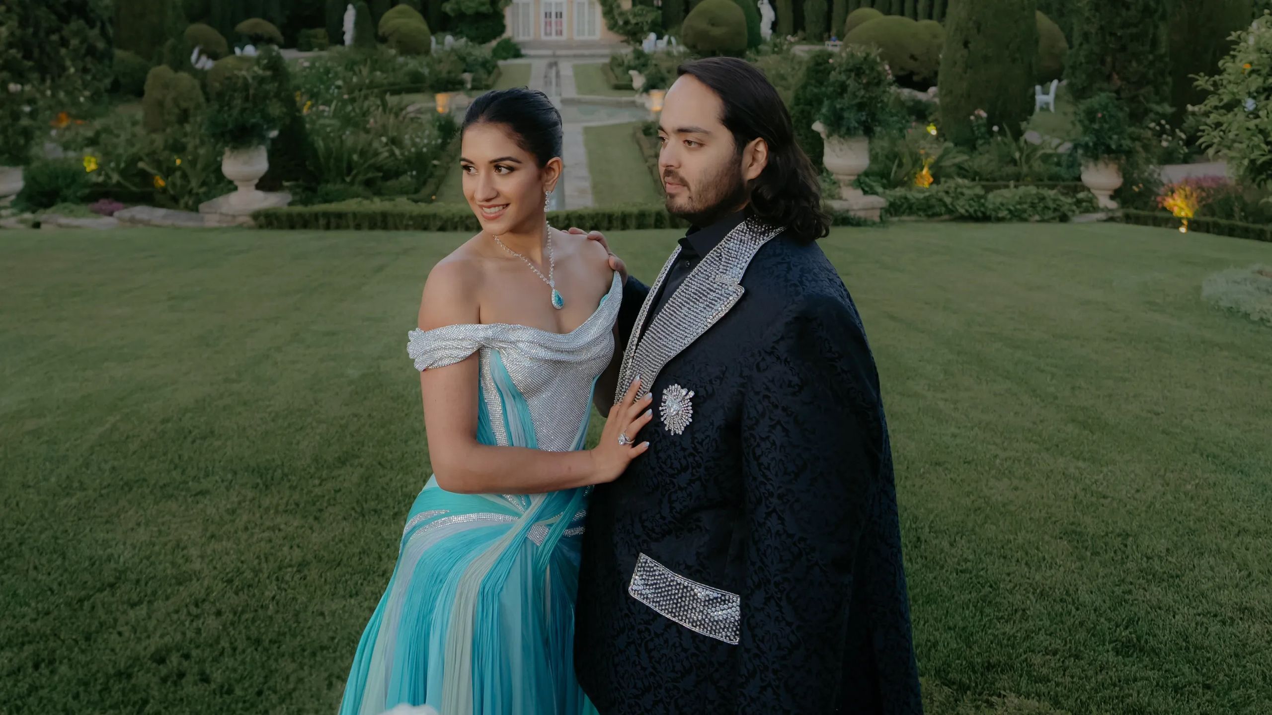 2560x1440 Isha Ambani, Akash Ambani, Anant Ambani Weddings: Facts and Figures on All the Crazy Rich Ambani Weddings. AD Middle East