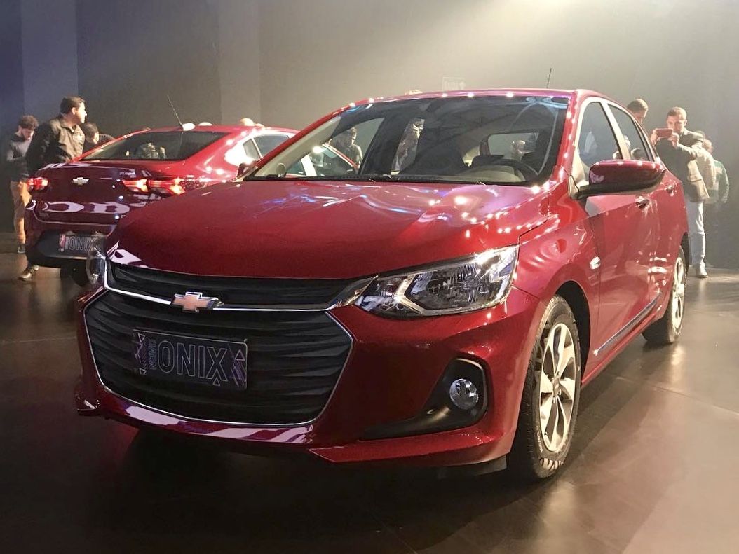 1054x791 Chevrolet Onix II front