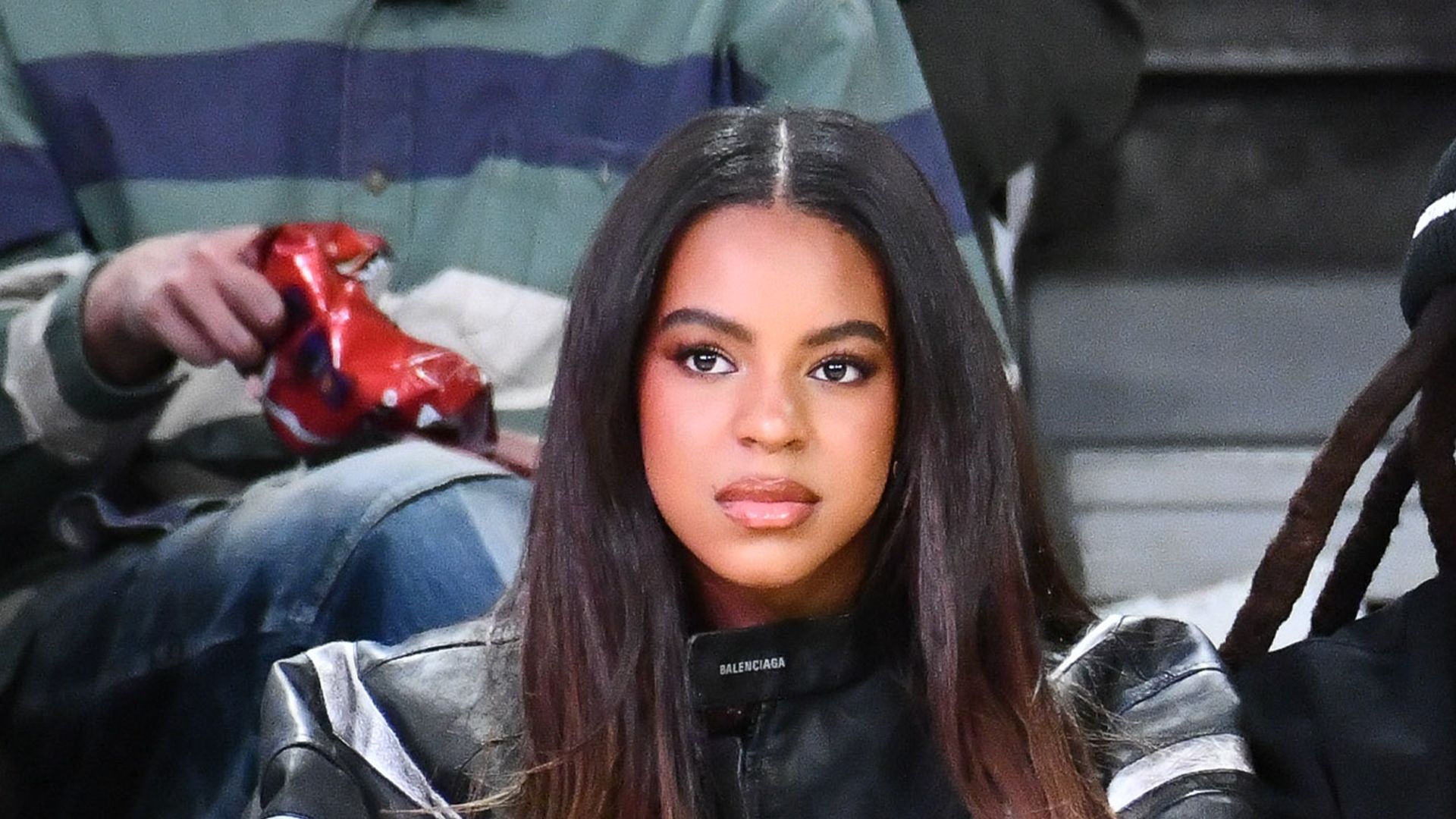1920x1080 Blue Ivy, Is Morphing Into Mom Beyoncé As Teen Sits Court Side At Lakers Game With Dad Jay Z In Matching Sunglasses