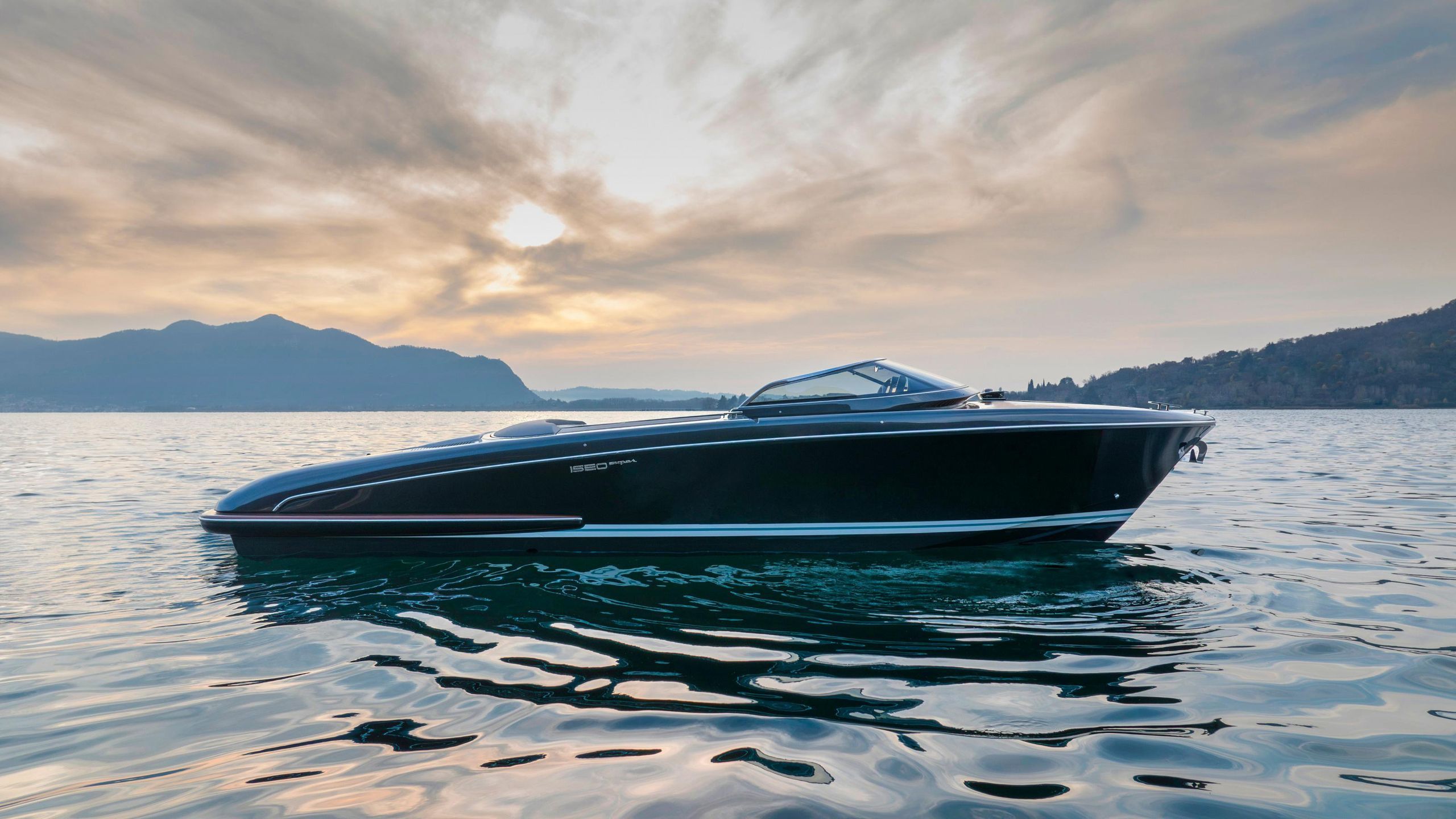 2560x1440 Riva Iseo Super review: a boat of elegance and style. Wallpaper*