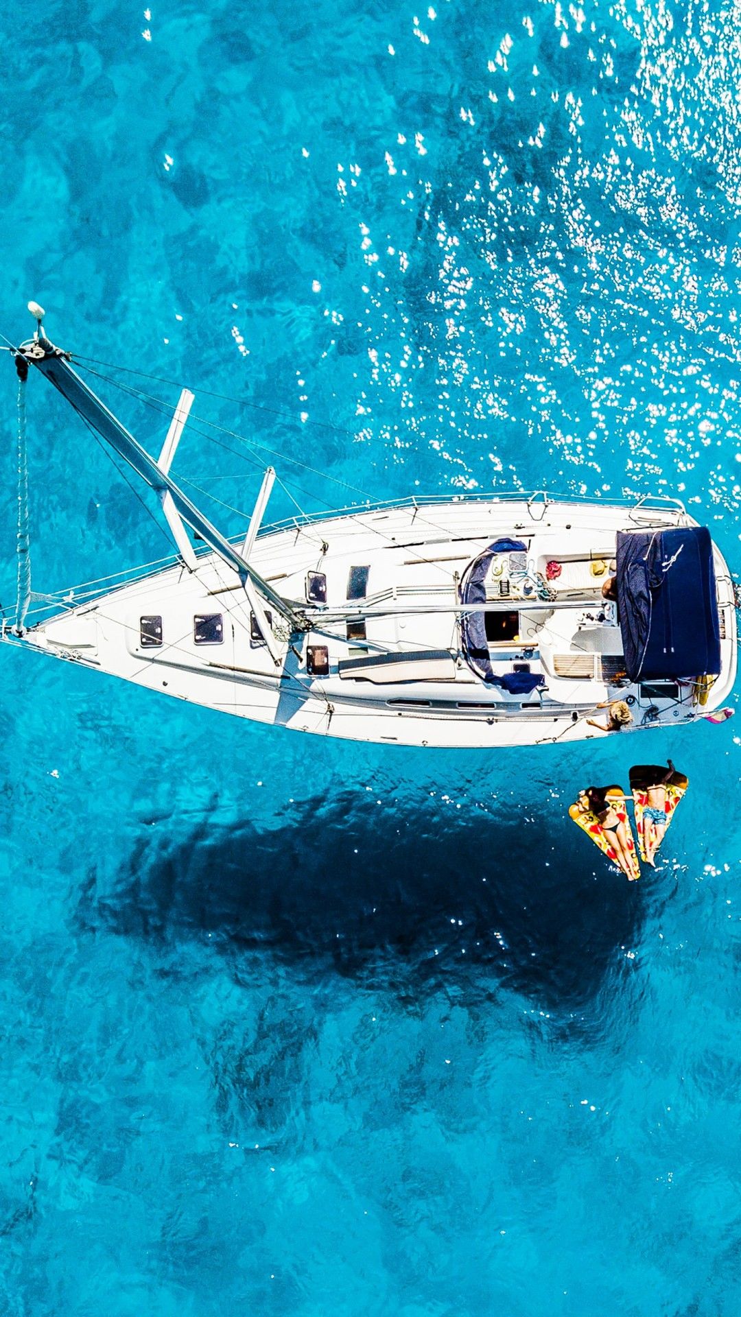 1080x1920 Blue Sea Boat 4K HD Wallpaper
