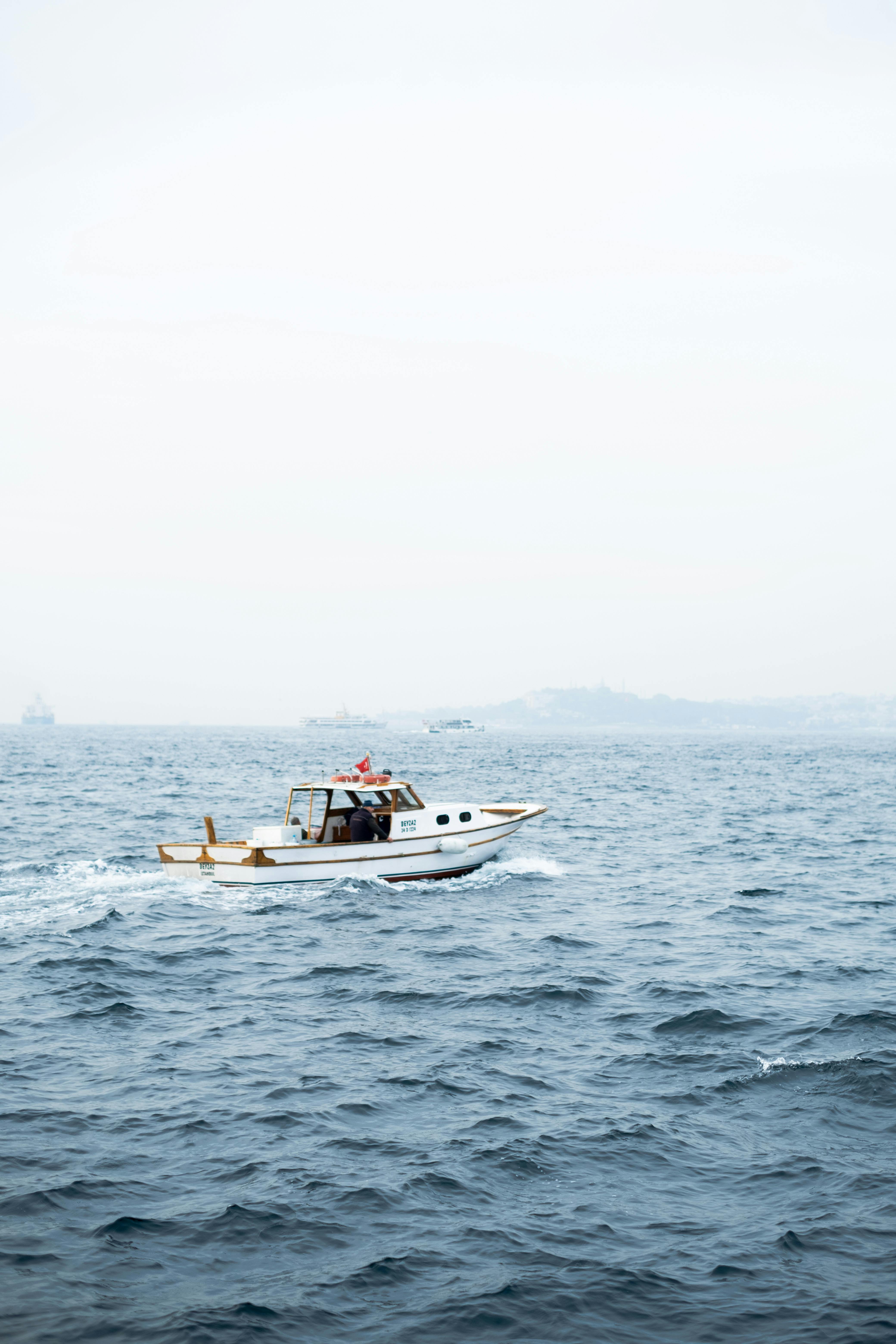 4160x6240 Motorboat on Sea under Fog · Free