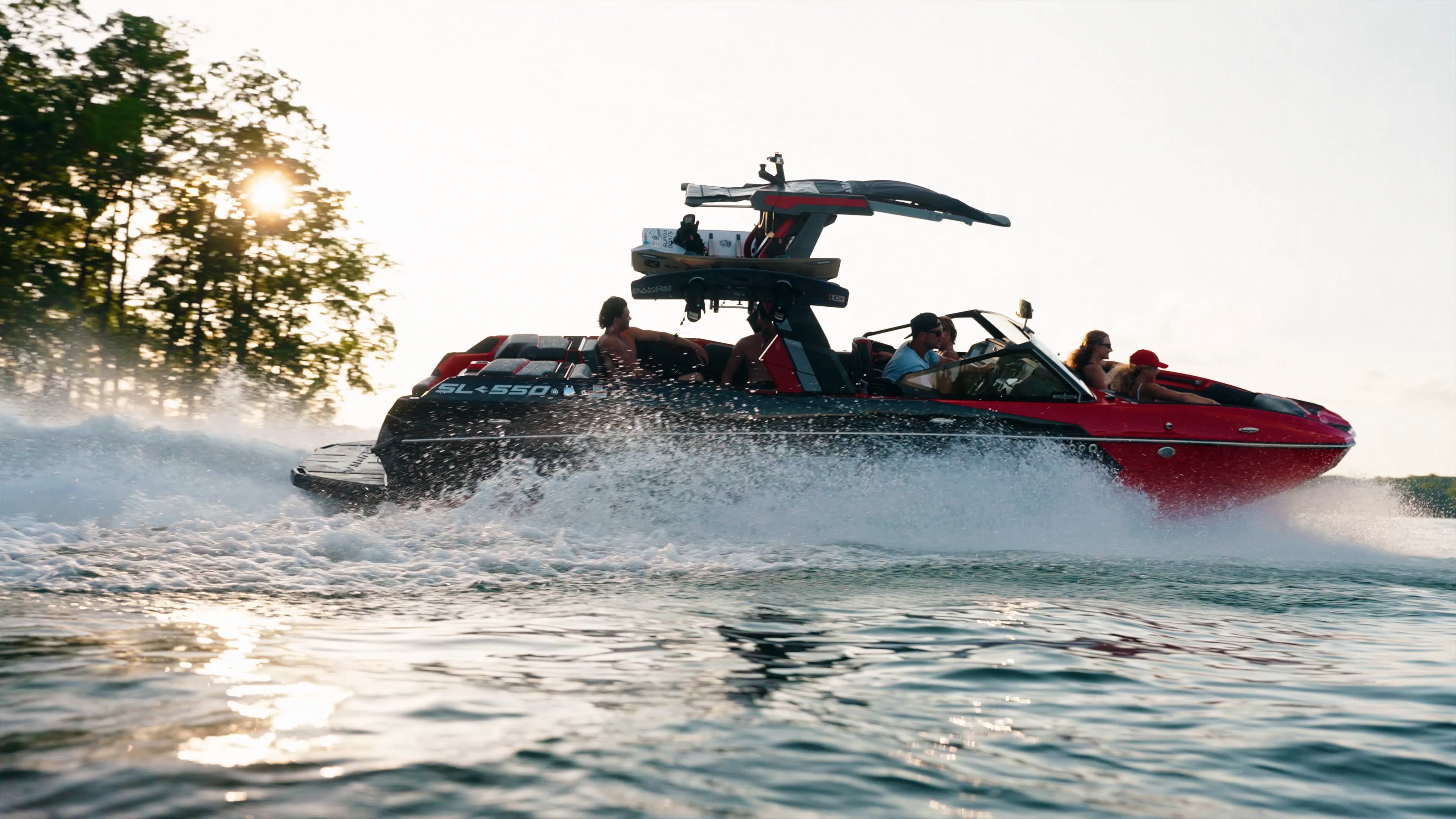 3840x2160 Luxury Wakeboard & Surf Boats