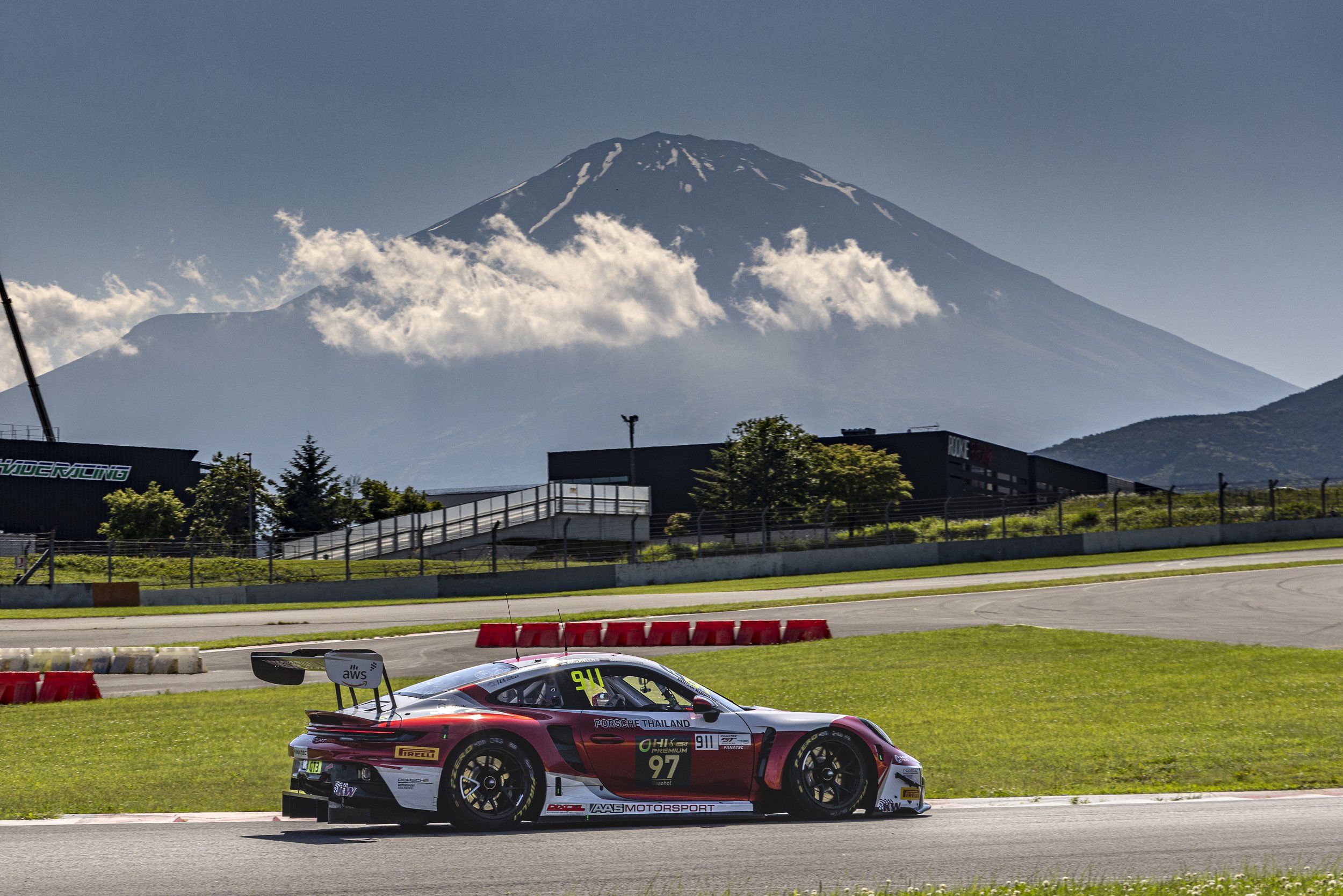 2500x1668 Porsche continues strong start to 2023 Fanatec GT World Challenge Asia campaign in Fuji