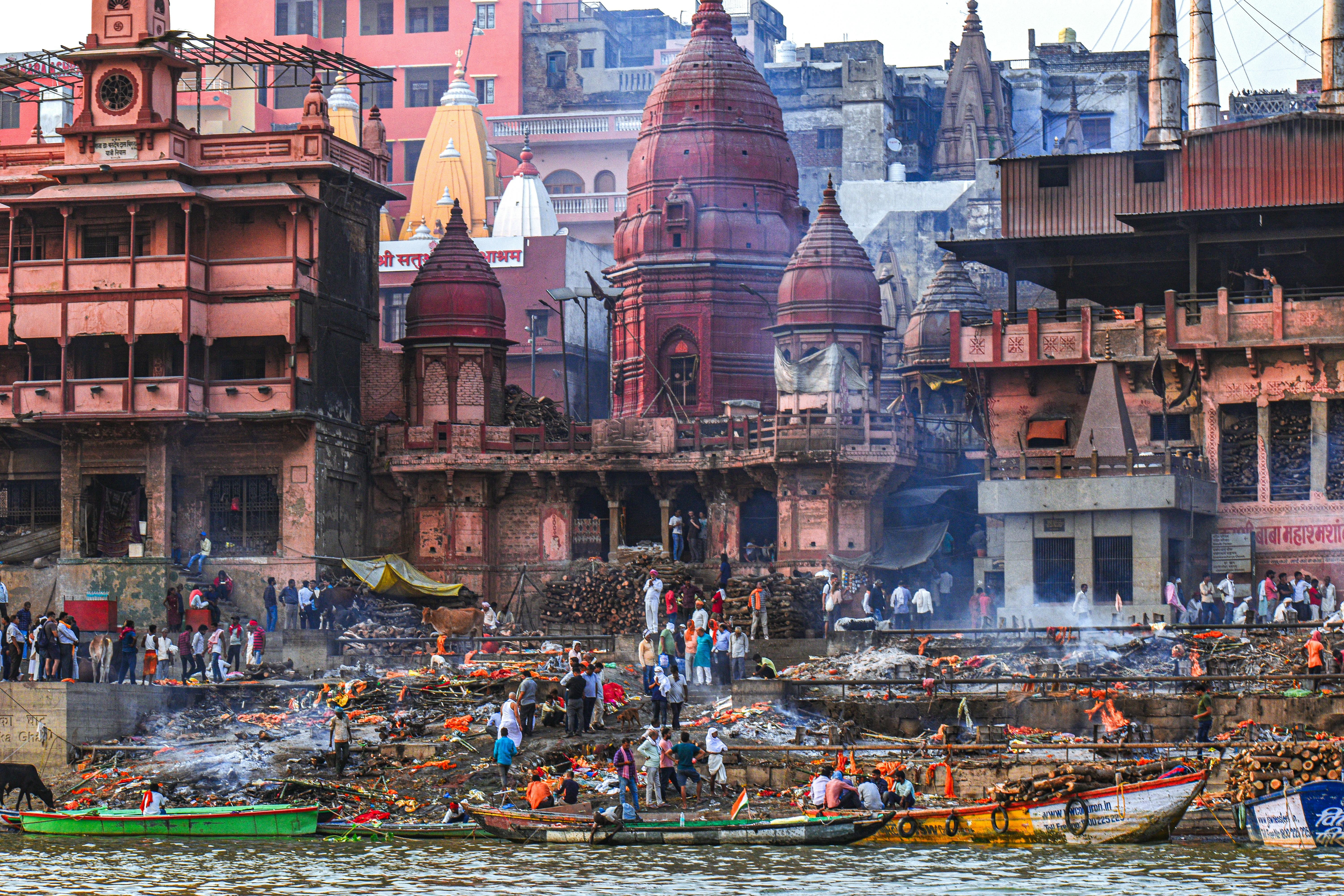 6000x4000 Photo of the Manikarnika Ghat in Varansi, India · Free