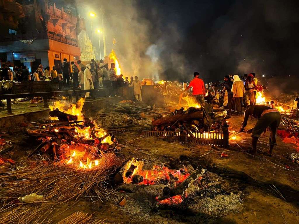 1024x768 Varanasi : Ghats on the Ganges and Spiritualism