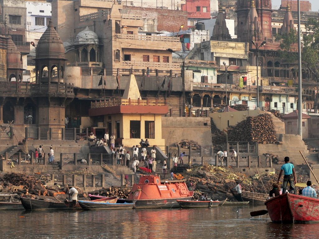 1024x768 India Travel. Picture: Manikarnika ghat varanasi