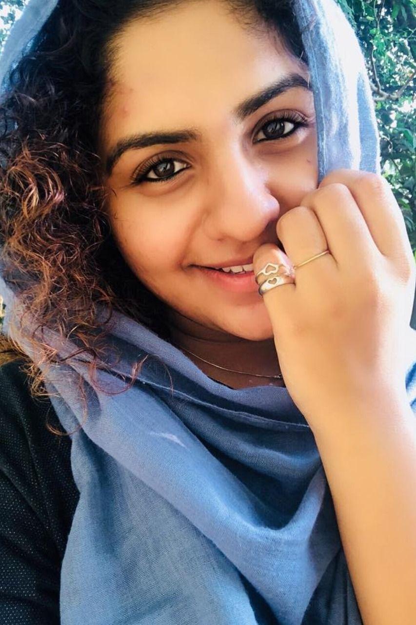 853x1280 PHOTOS- Actress Noorin Shereef of Oru Adaar Love fame