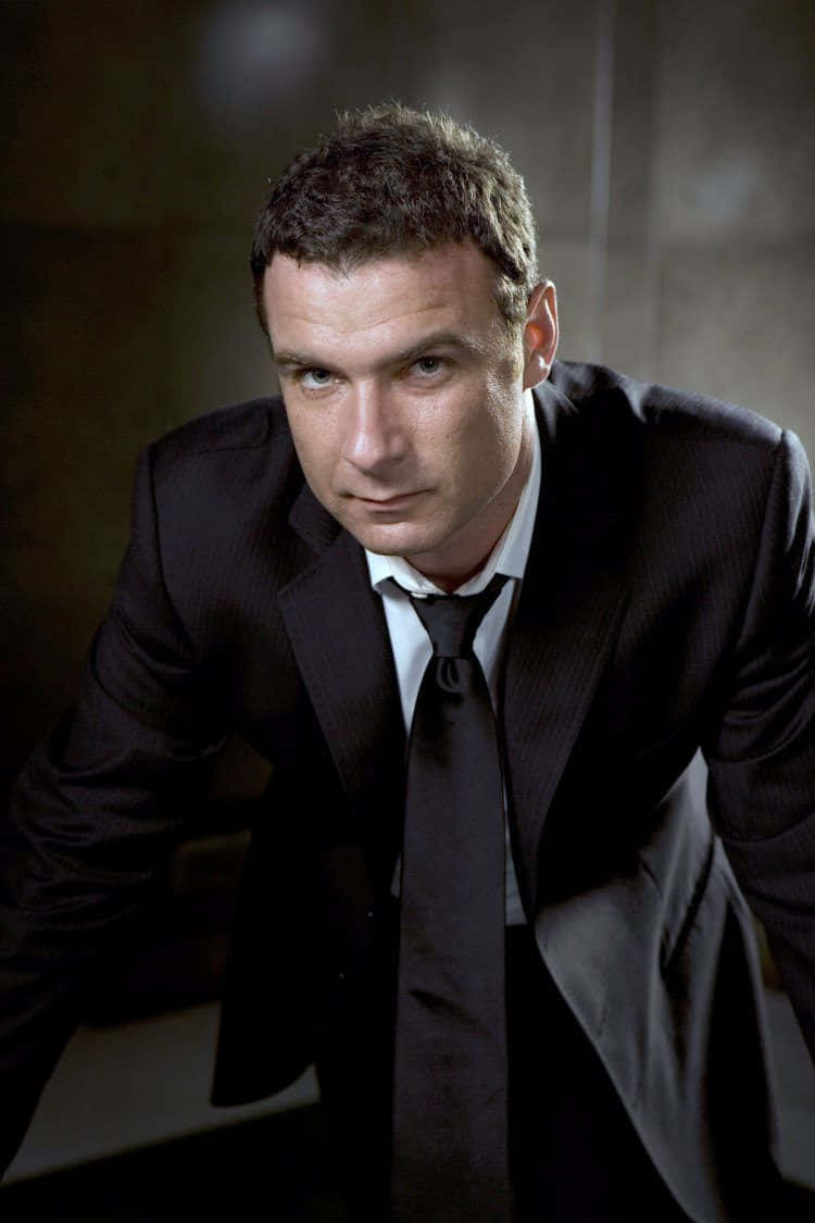 750x1125 Download Liev Schreiber Wallpaper