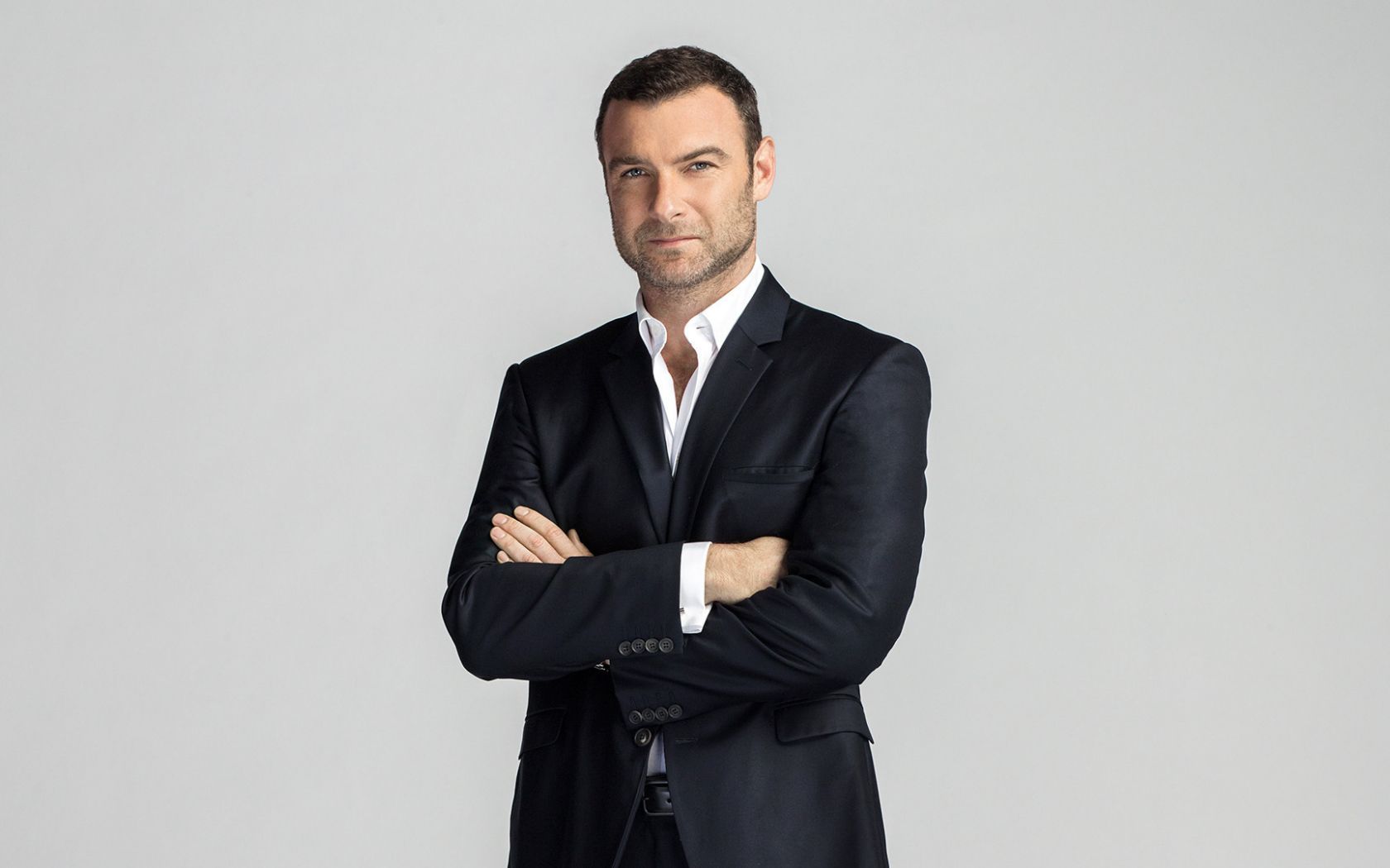 1680x1050 Liev Schreiber Wallpaper