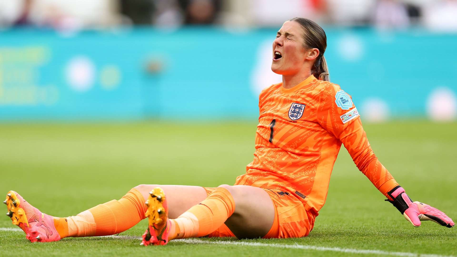 1920x1080 Catastrophe for England! Mary Earps in tears as Lionesses goalkeeper goes off injured just seven minutes into Euro 2025 qualifier against France. Goal.com US
