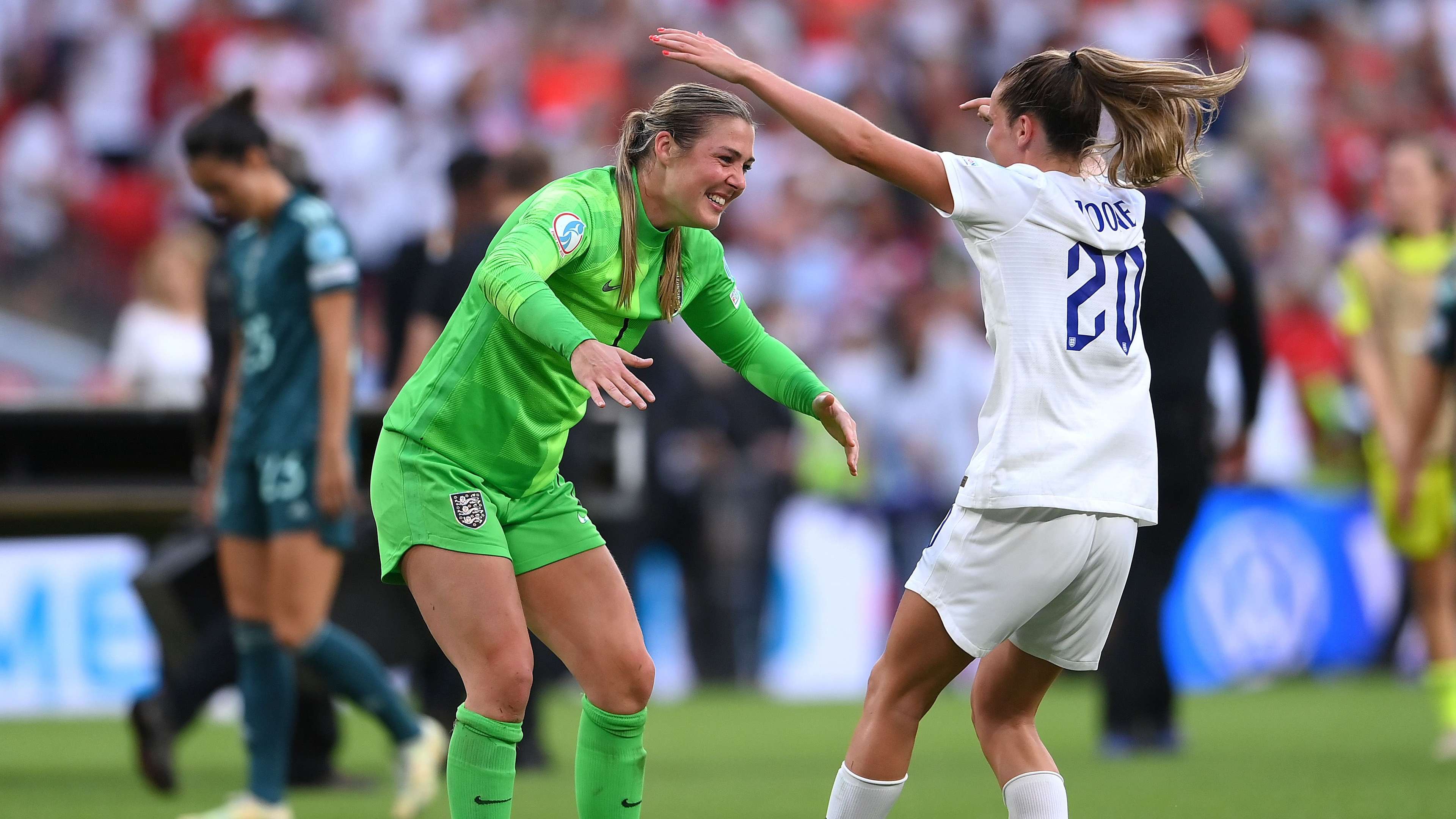 3840x2160 VIDEO: 'Crying With Laughter!' Earps Reveals Hilarious Hotel Prank On Lionesses & Man Utd Team Mate Ella Toone Involving Lobster Costume & Leopard Heels