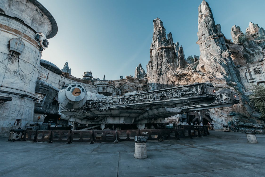 1125x750 Star Wars Galaxy's Edge at Disney World · Free
