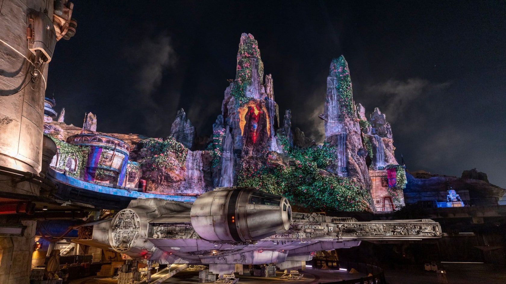 1680x945 Star Wars: Galaxy's Edge Wars Land in California