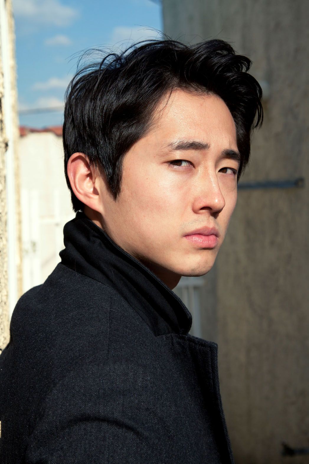 1047x1572 Steven Yeun Wallpaper