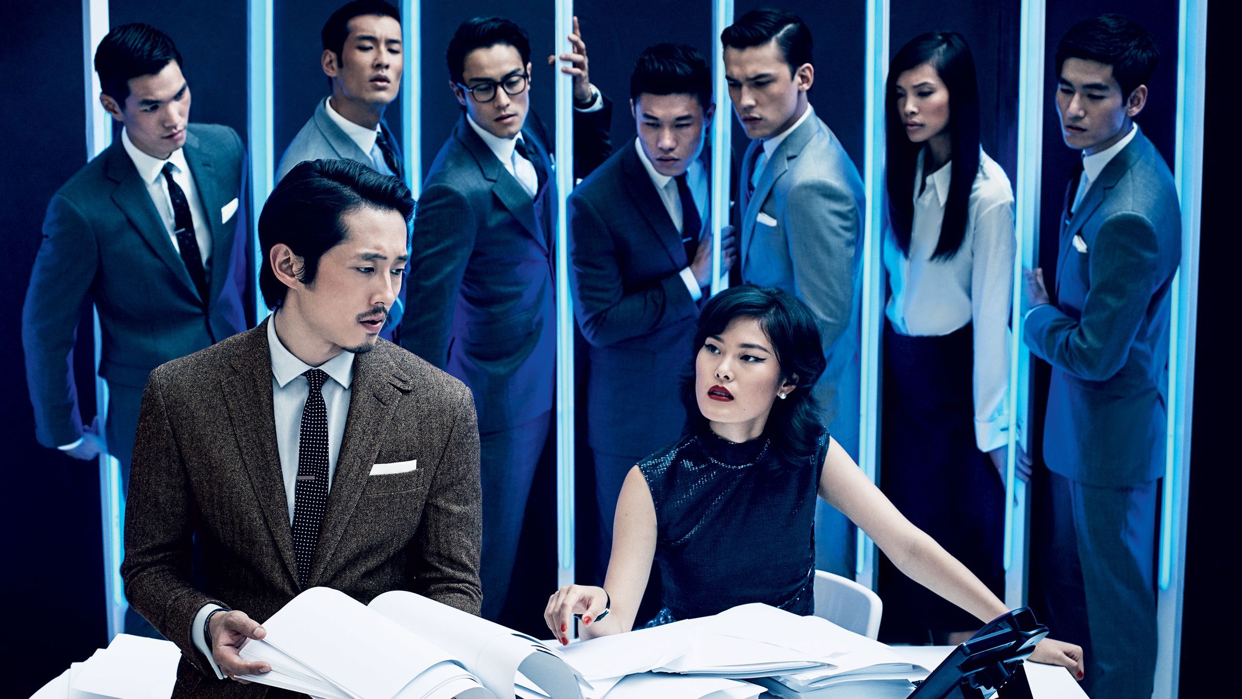 2560x1440 The Walking Dead's Steven Yeun (a.k.a. Glenn) Suits Up in Fall's Best Tweed Suits