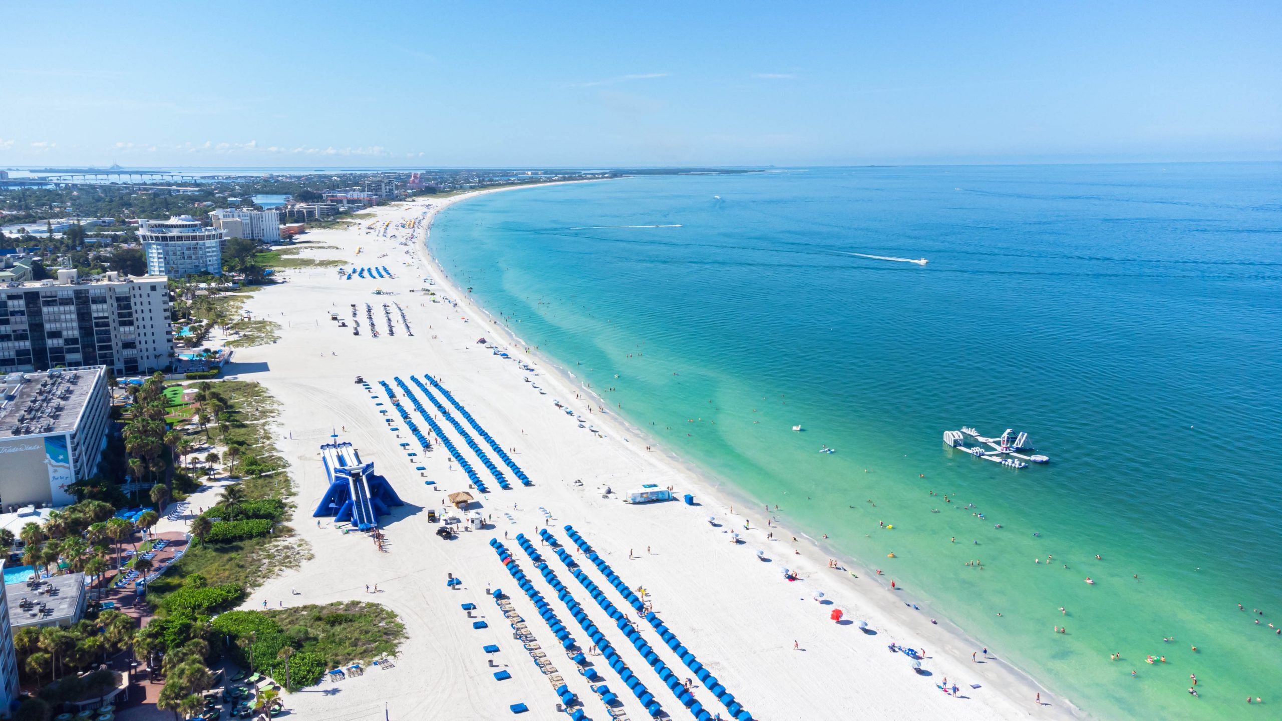2560x1440 Seek Relaxation And Adventure In St. Pete Clearwater, Home To America's Best Beaches