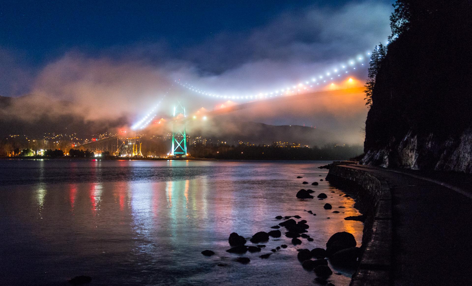 1920x1164 Foggy Lions Gate Bridge Just Before Dawn