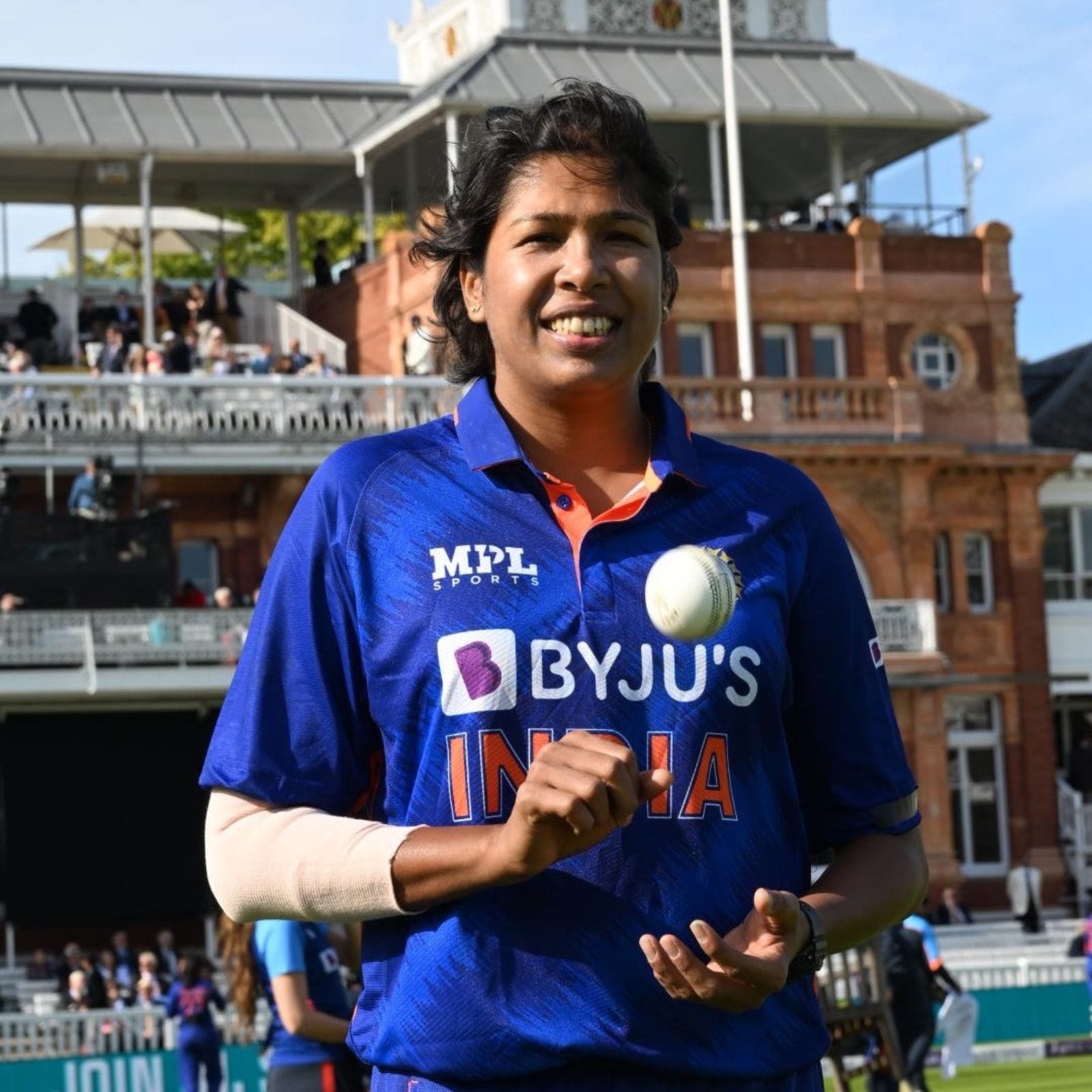 1600x1600 Jhulan Goswami Wallpaper