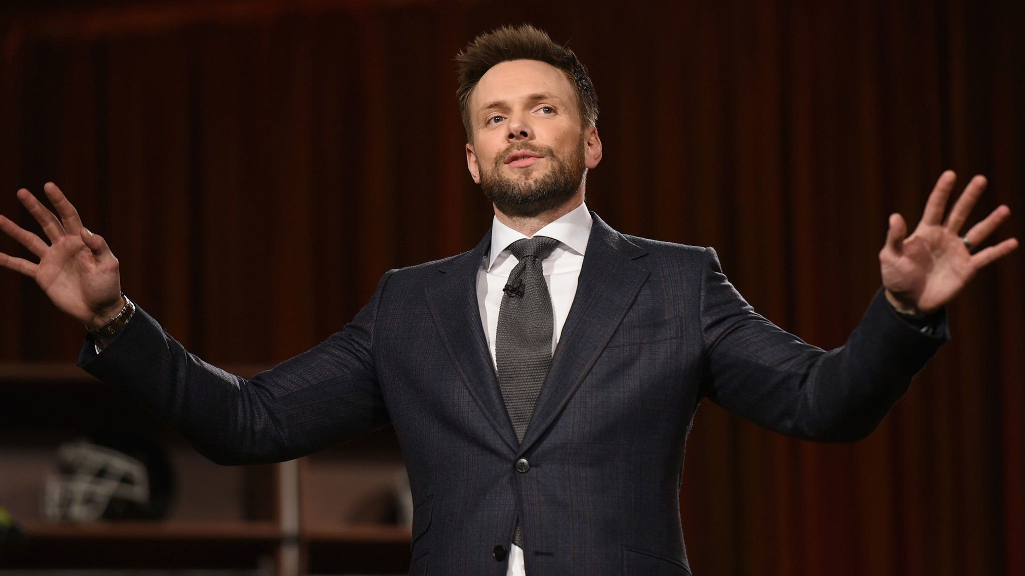 2048x1152 My worst moment: Joel McHale and the really, really, REALLY tough comedy crowd