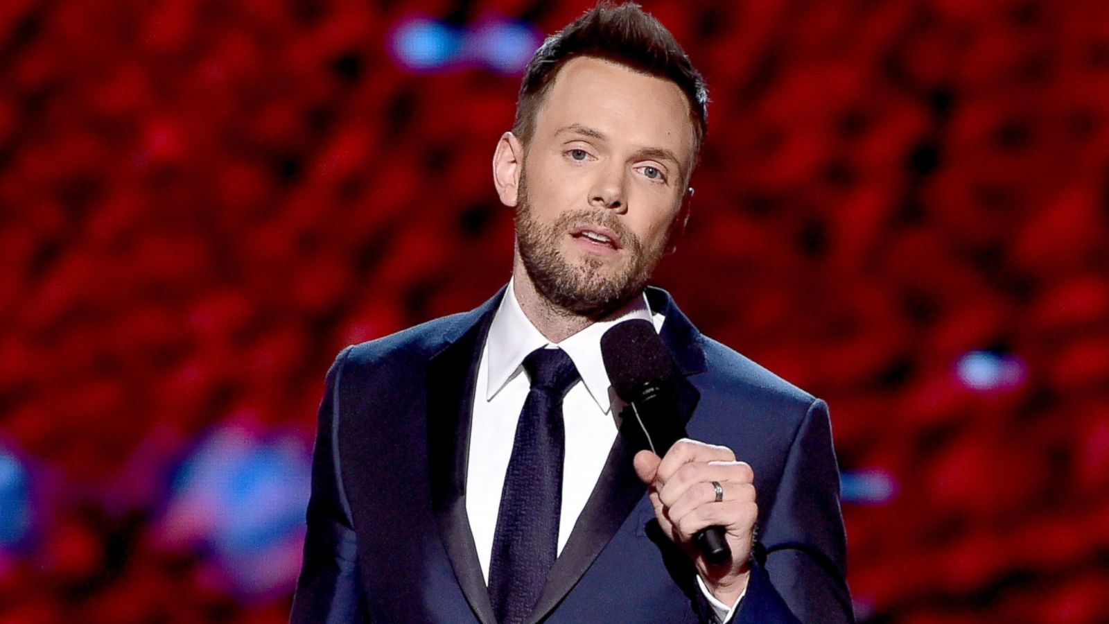 1600x900 ESPYs 2015: Host Joel McHale's Best Digs
