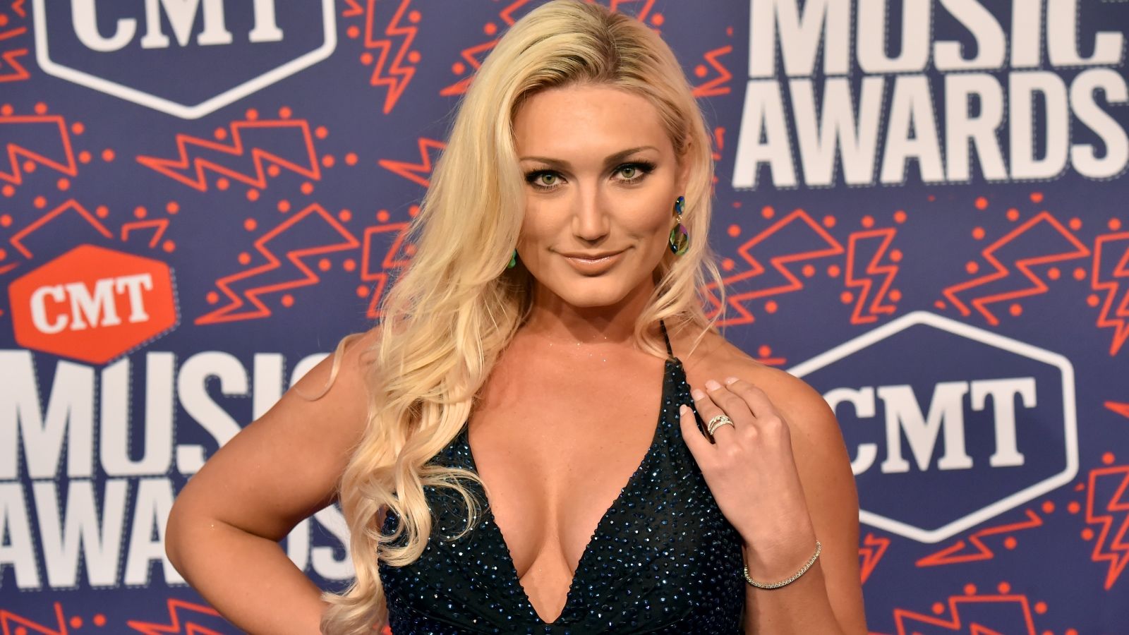 1600x900 Brooke Hogan Explains Why She Skipped Hulk Hogan's Wedding